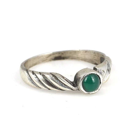 Elegant 925 Sterling Silver Green Stone Ring