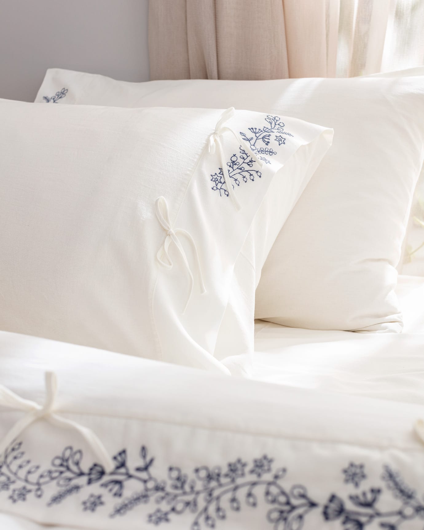 100 % Baumwolle Doppelbett-Bettbezug-Set mit Binderverschlüssen – Ecru Marineblau