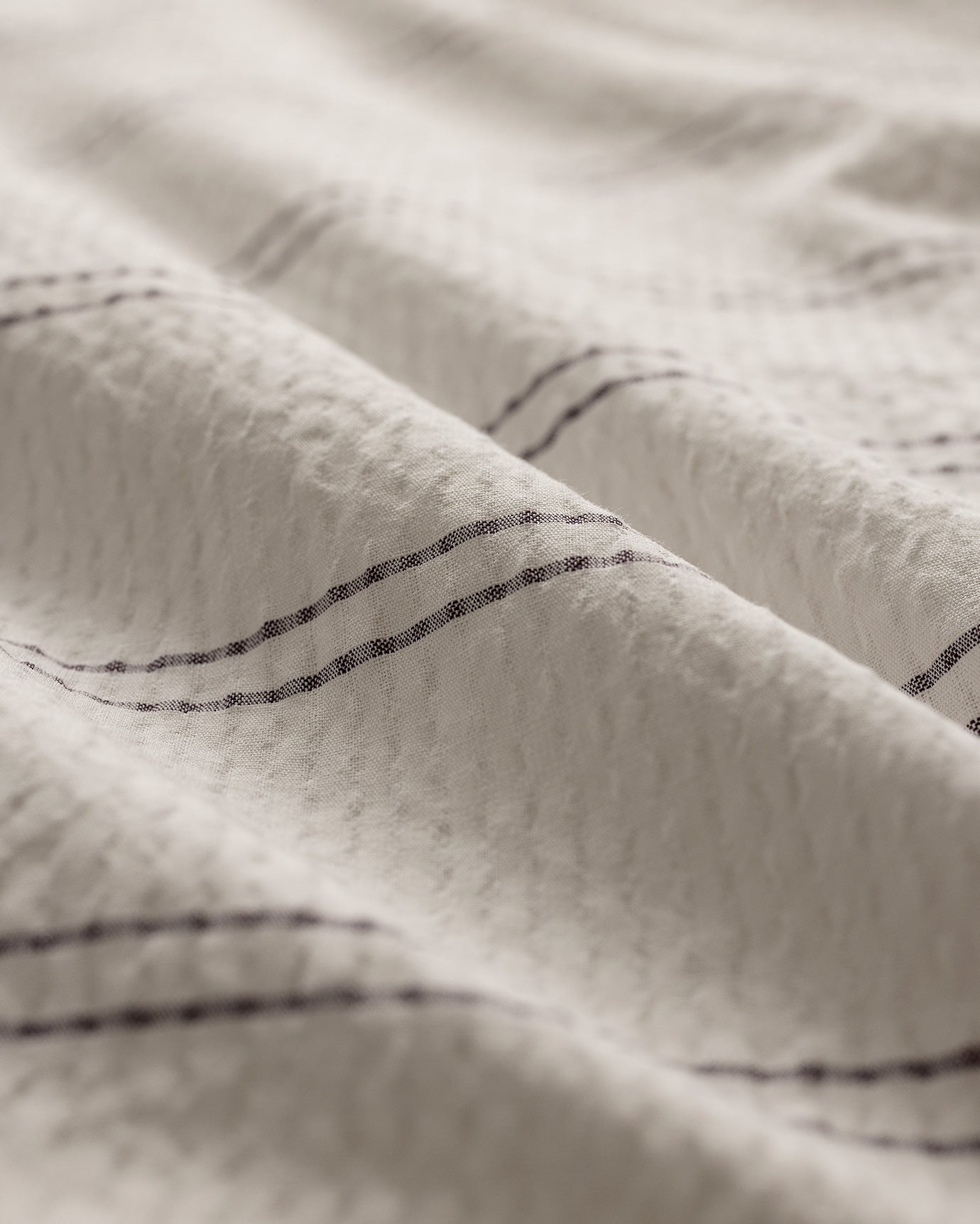 King Size 100% Cotton Washed Seersucker Striped Duvet Cover Set - White/Anthracite