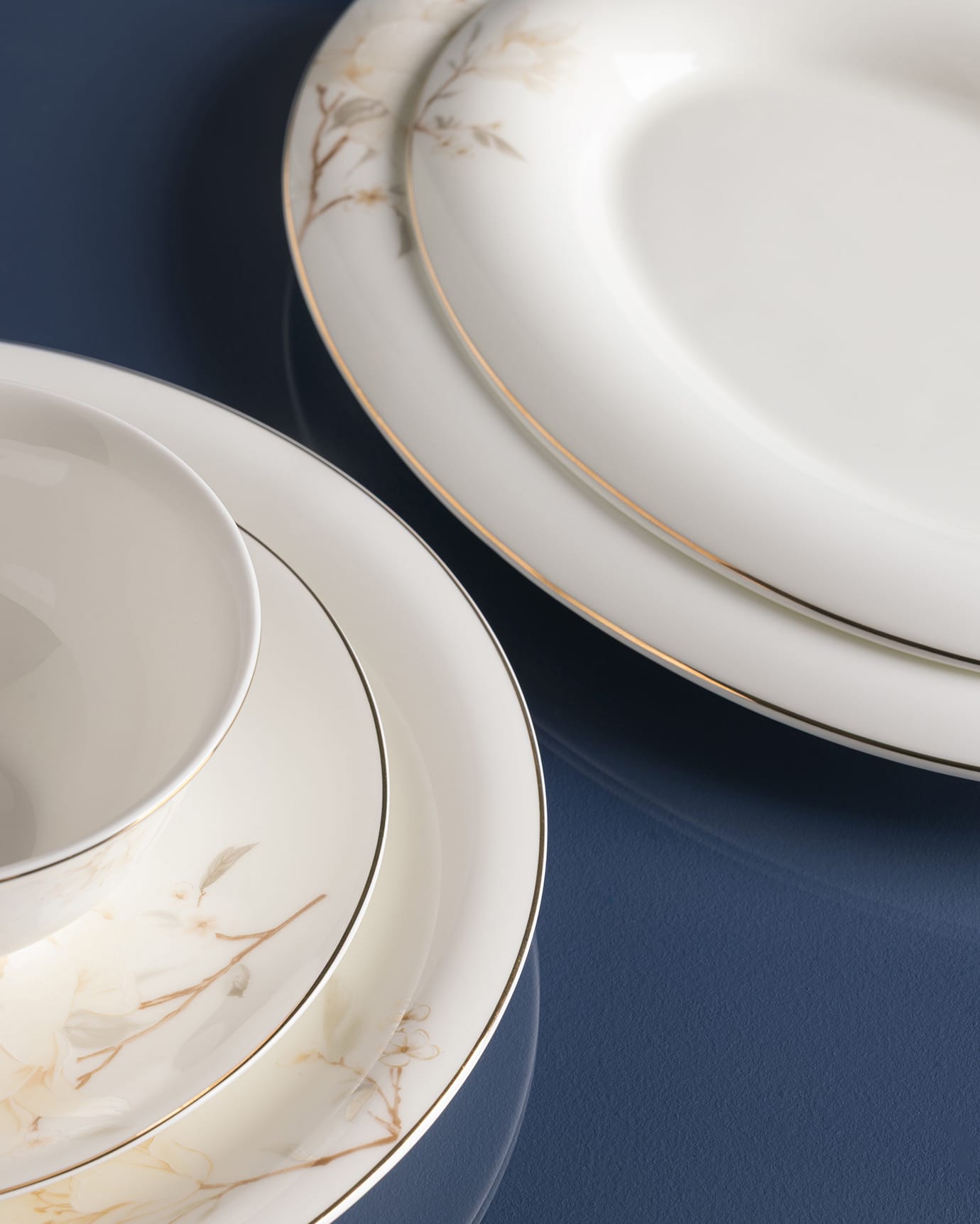 Fine Bone Porcelain 6-Person Dinnerware Set - Elegant & Durable