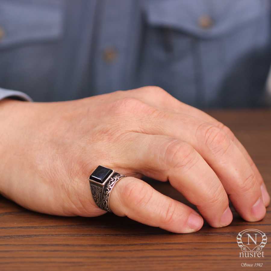 925 Sterling Silver Men's Ring with Square Onyx & Vine Pattern