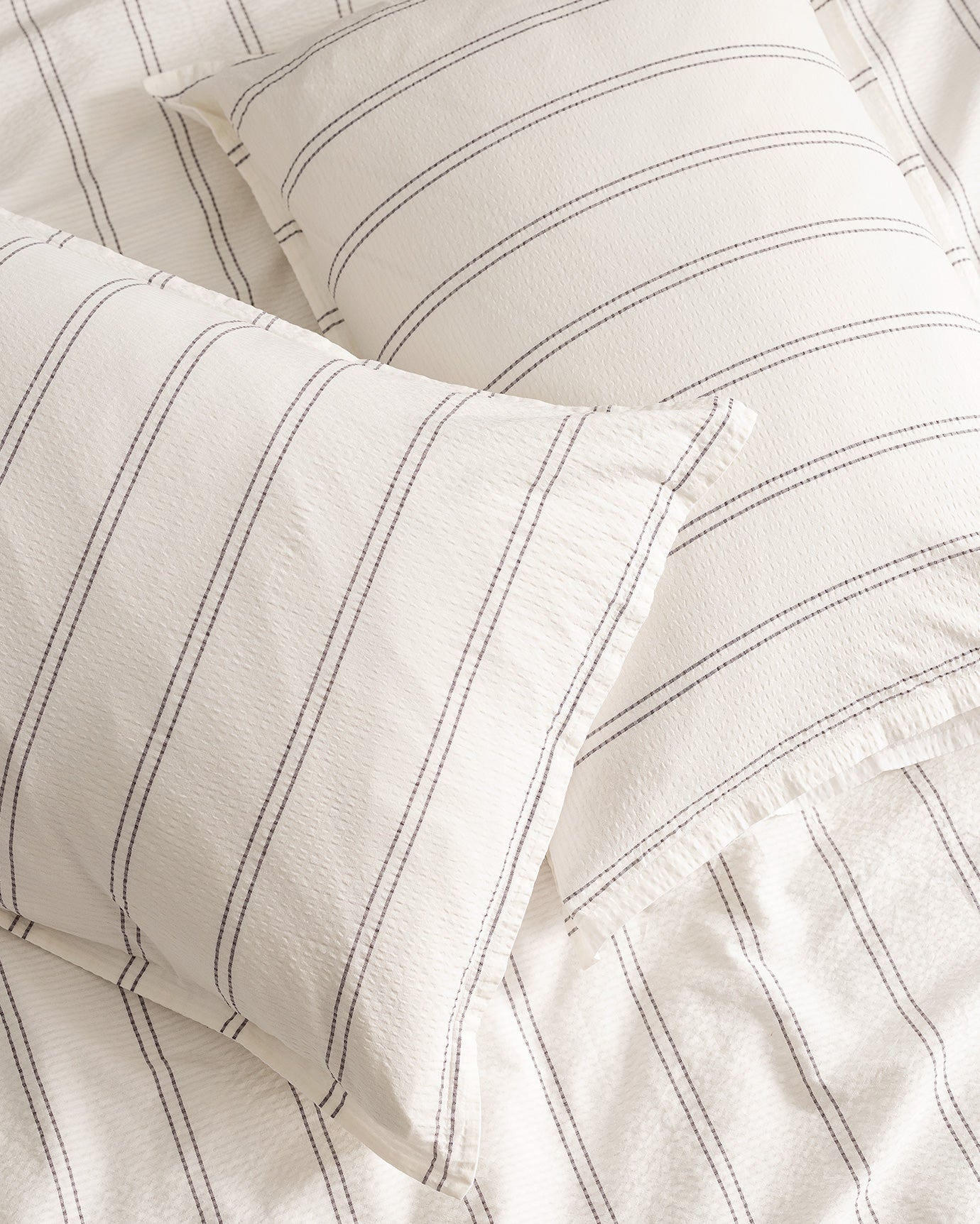 King Size 100% Cotton Washed Seersucker Striped Duvet Cover Set - White/Anthracite