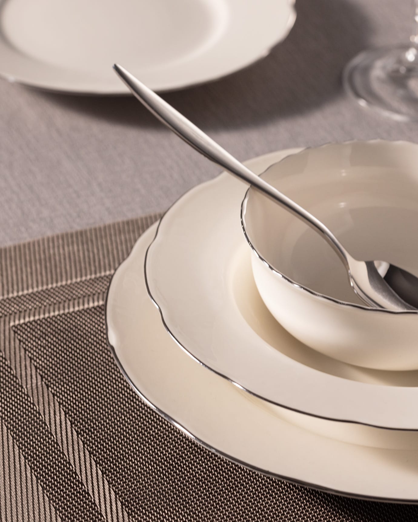 New Bone China 6-Person Dinner Set - Gold & Platinum Accents