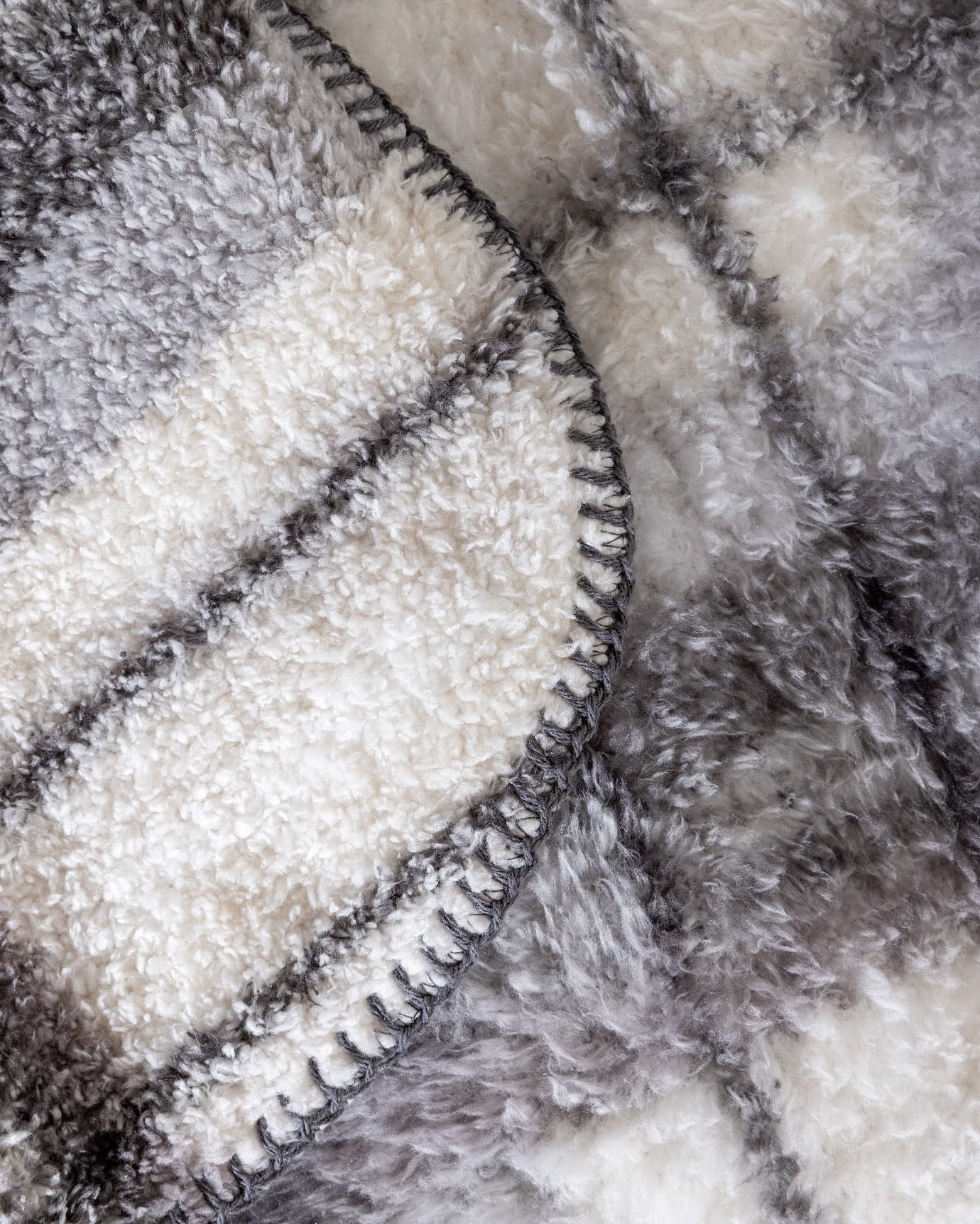 Luxurious Sherpa Blanket - Ultra-Soft & Reversible Design