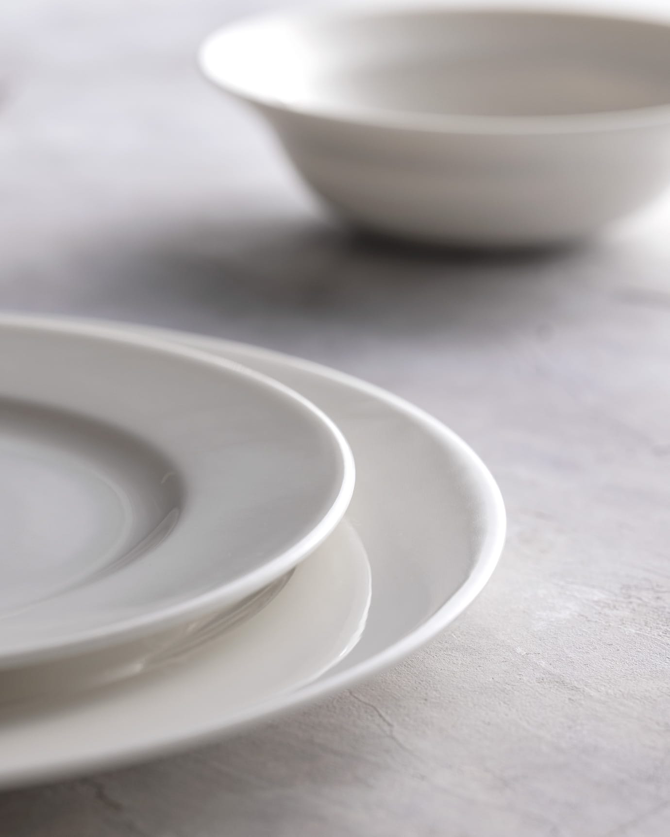 New Bone China 6-Person Dinnerware Set - Elegant White Finish