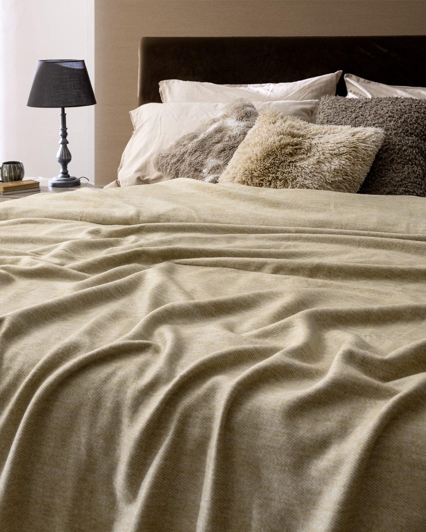 Polyamide-Acrylic Double Blanket - Soft & Cozy Comfort