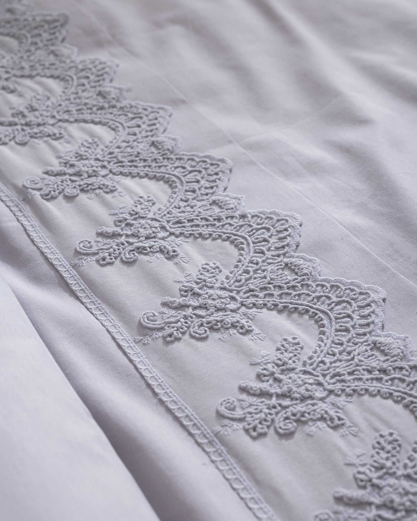 Double Size 100% Cotton Embroidered Bedding Set