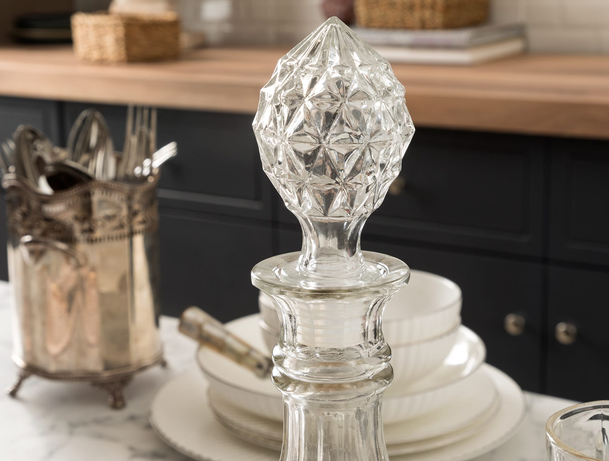 Premium Soda Glass Wine Decanter - Modern Tabletop Elegance