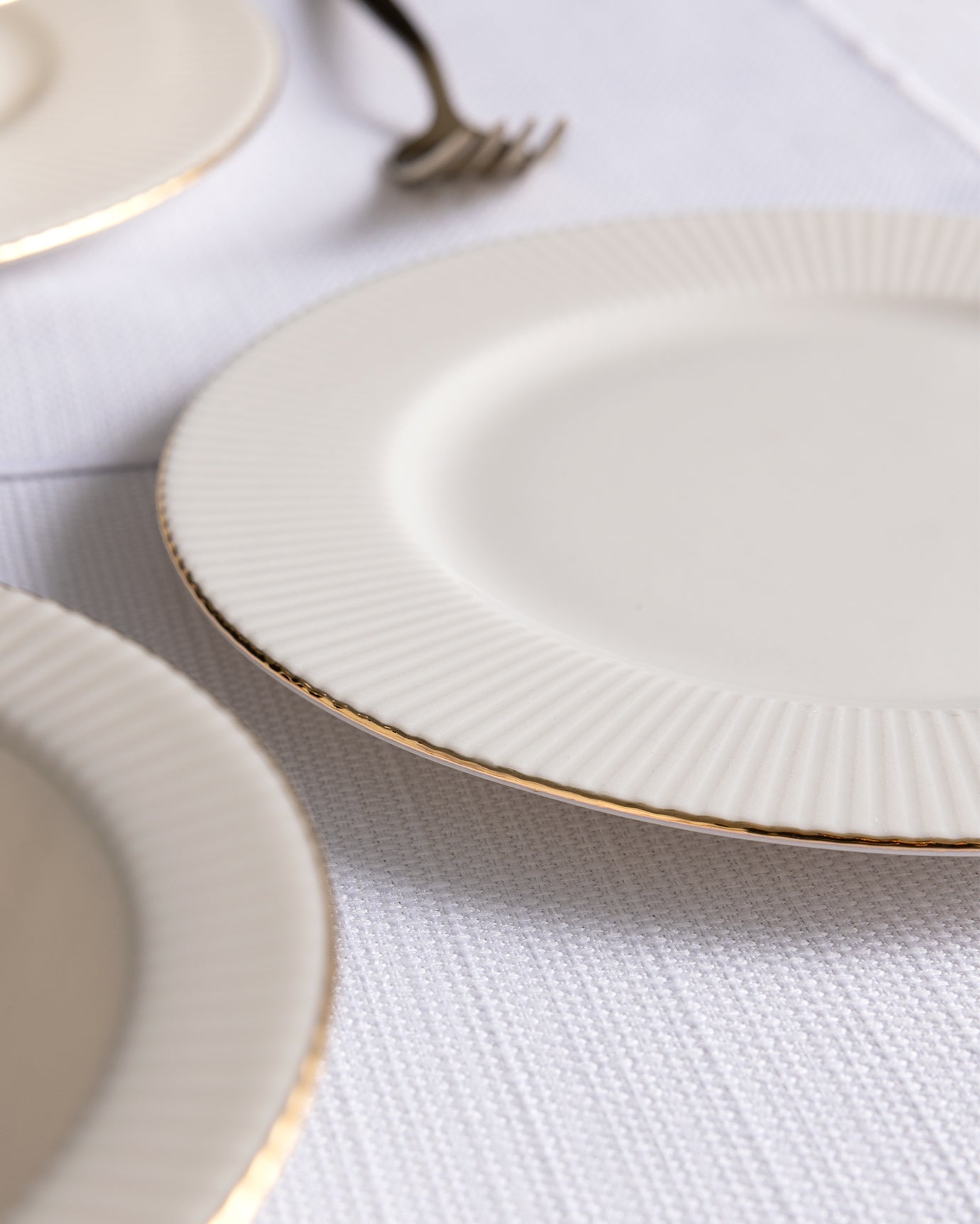New Bone 6-Person Dinnerware - Elegant White & Gold