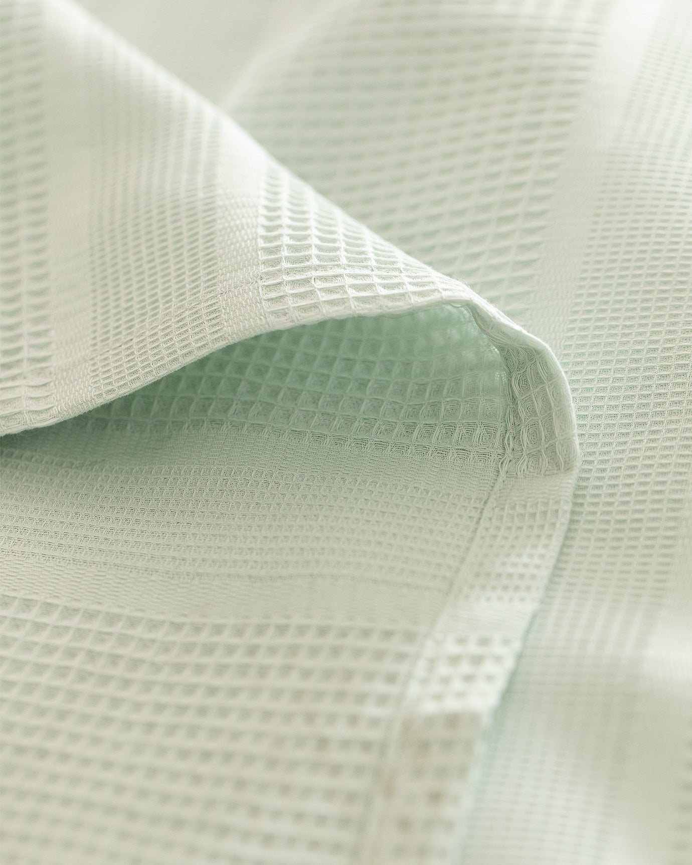 Mathilda Double Ecocell Pique Bedspread - Soft Lightweight Blanket