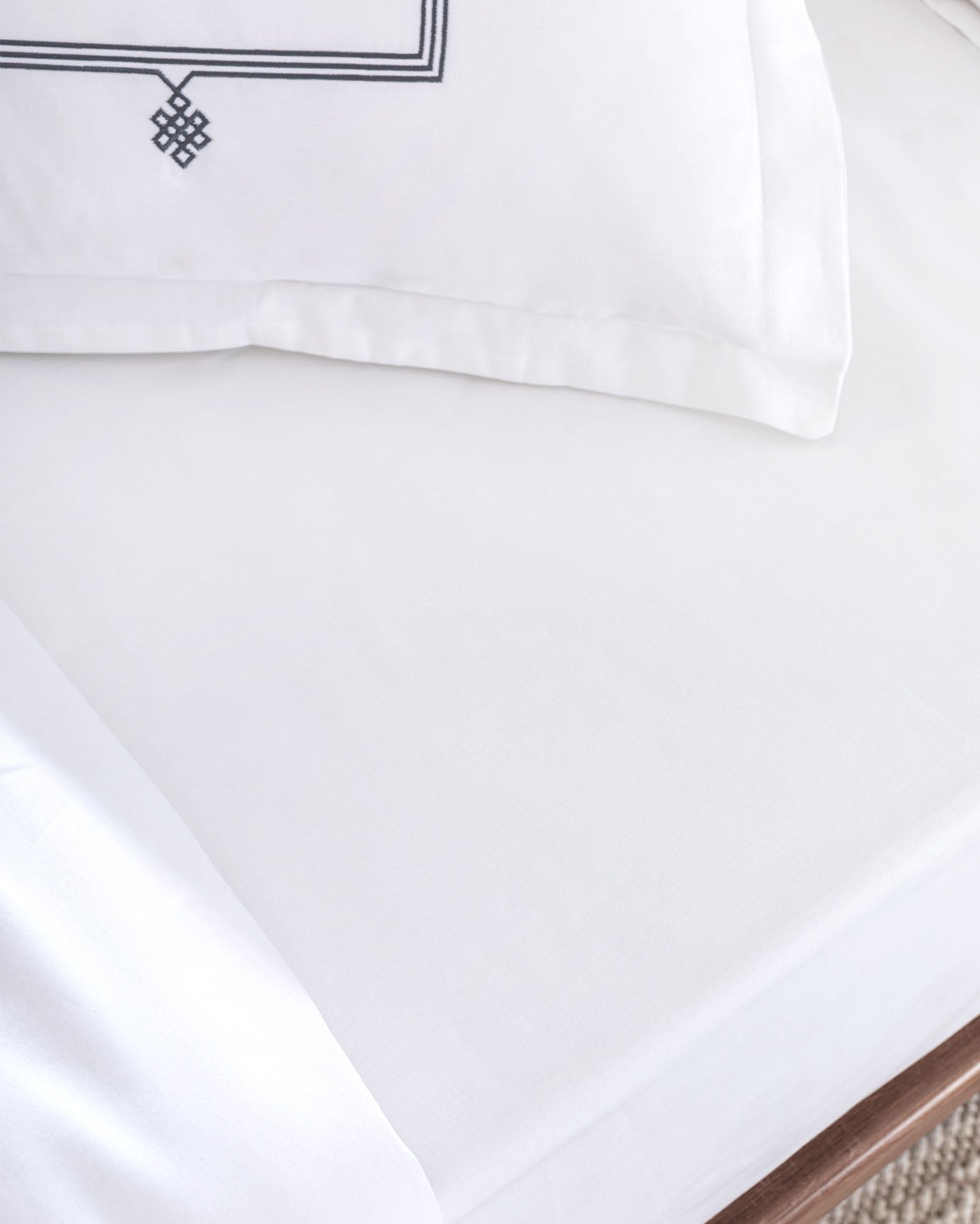 Lilas Embroidered Double Sateen Duvet Cover Set