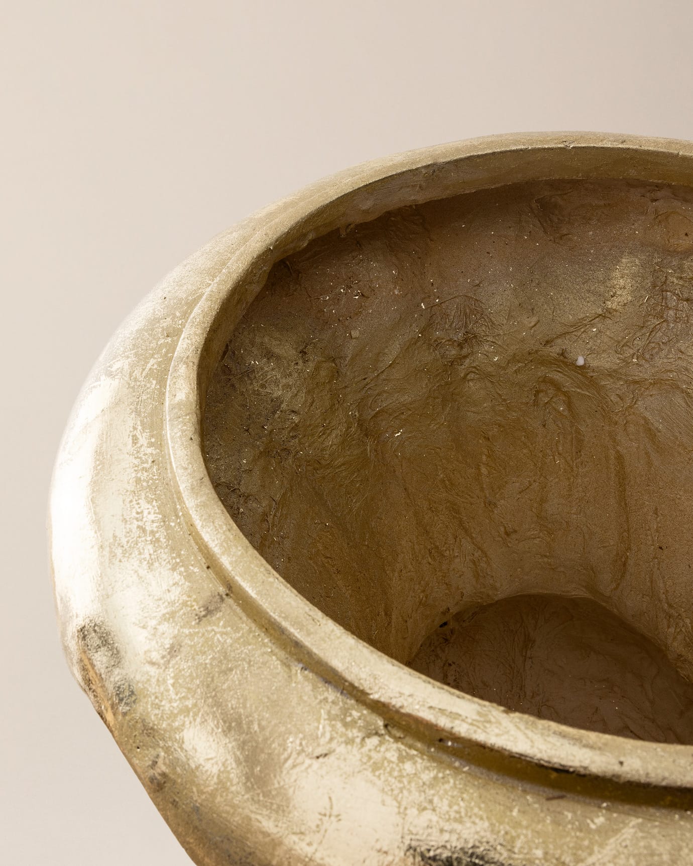 Elegant Resin Floor Planter - Gold Finish for Sophisticated Decor