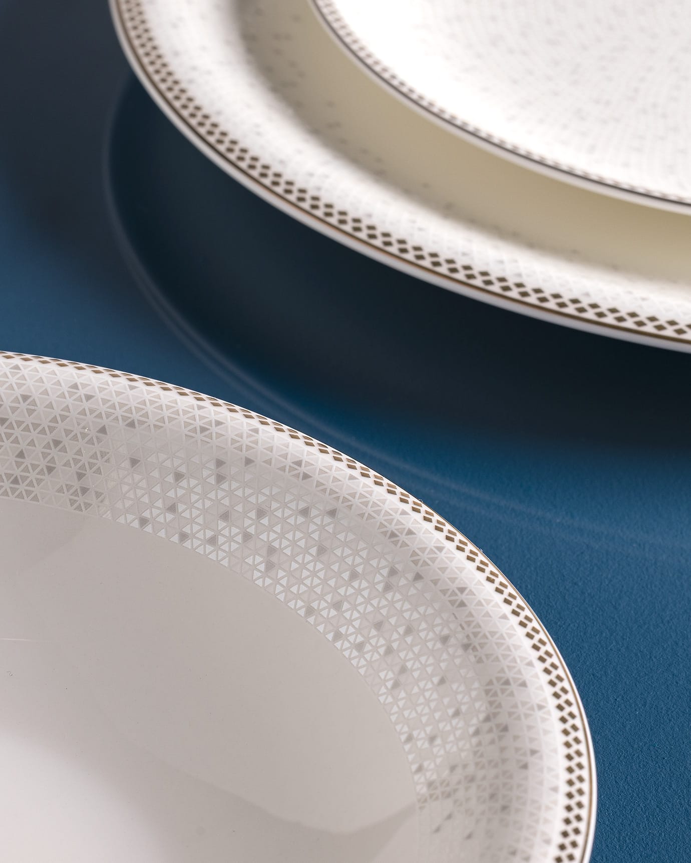 Fine Bone Porcelain 6-Person Dinner Set - Classic White Elegance