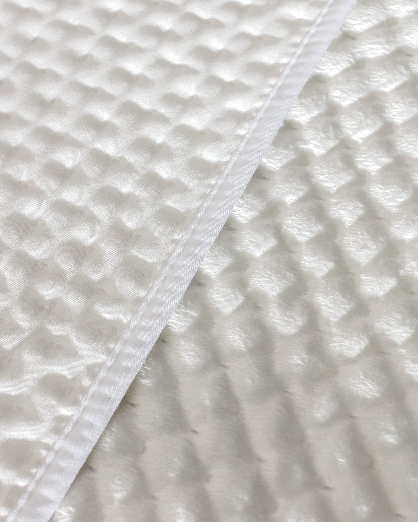 Soft Velvet Twin Bedspread - Elegant Quilted Bed Cover