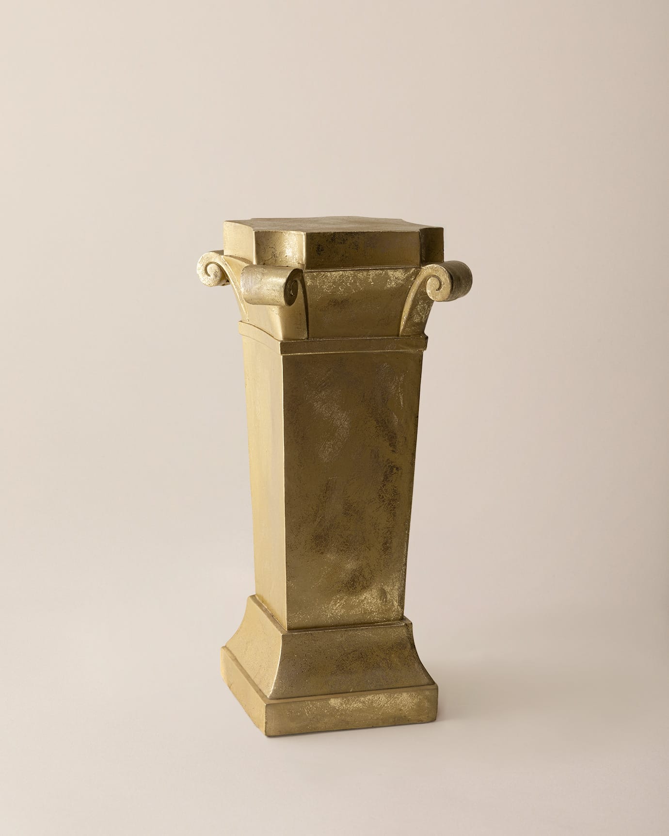 Resin Marais Stand - Elegant Gold Finish