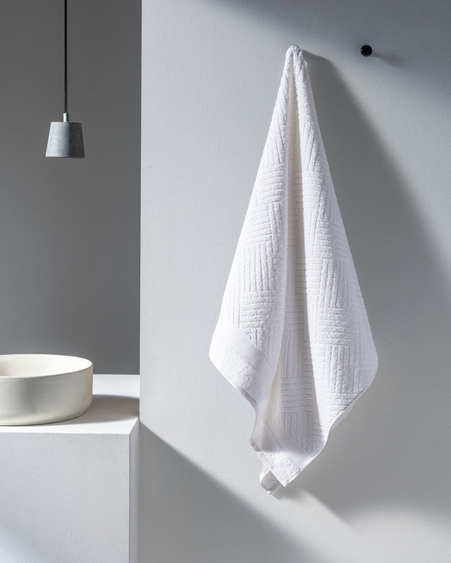 Premium 100% Cotton Bath Towel - Soft, Absorbent & Quick Drying