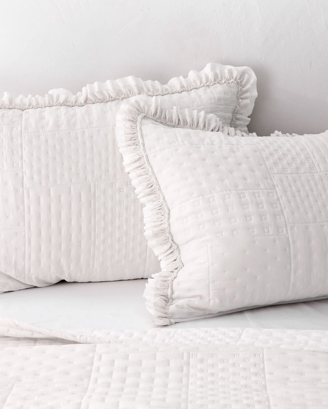 Full/Queen Size Quilted Bedspread - Soft & Lightweight Bed Cover