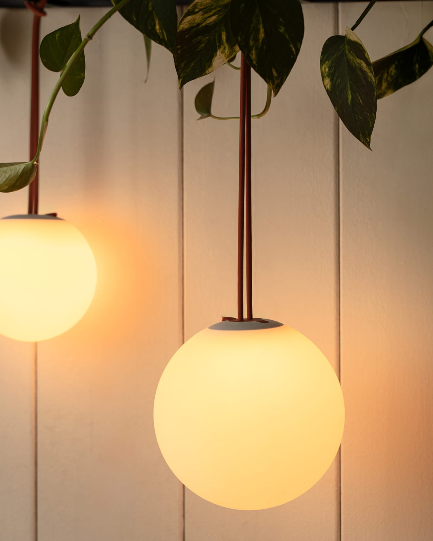 White Table Lamp - Modern Bedside Desk Light - 20 cm