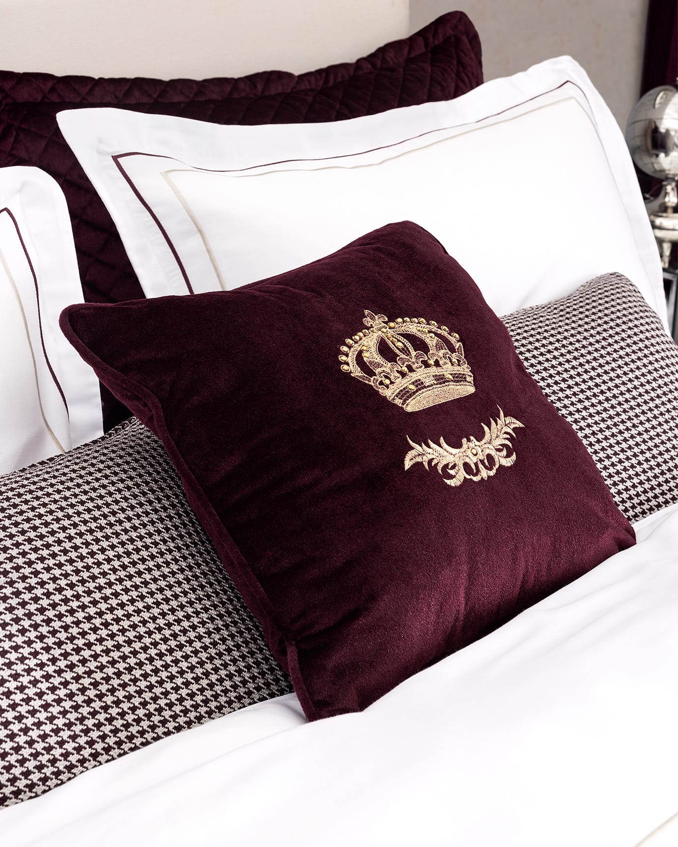 Elegant 11-Piece Royal Dinnerware Set, Burgundy