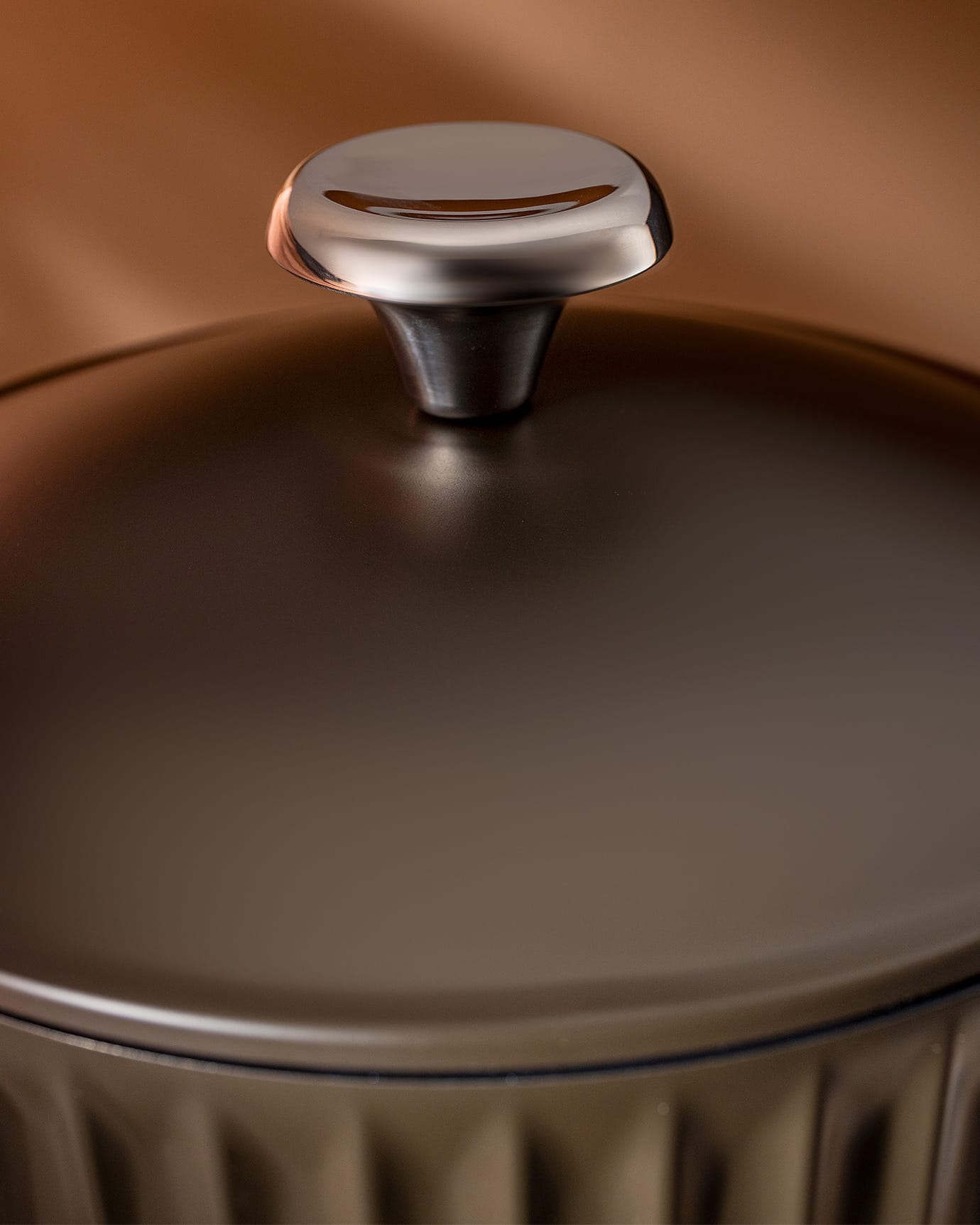 20 cm Brown Cooking Pot with Lid - Durable Kitchen Saucepan