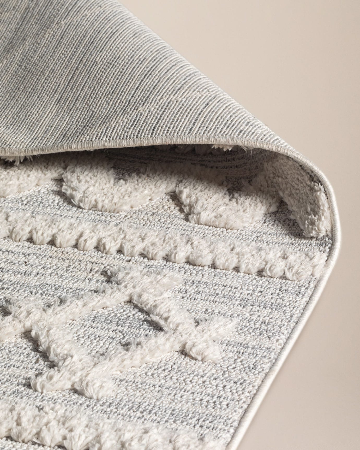 Luxurious Polyester Area Rug - Modern Grey Soft Pile Comfort