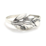 Elegant Sterling Silver Leaf Motif Ring - Nature-Inspired Design