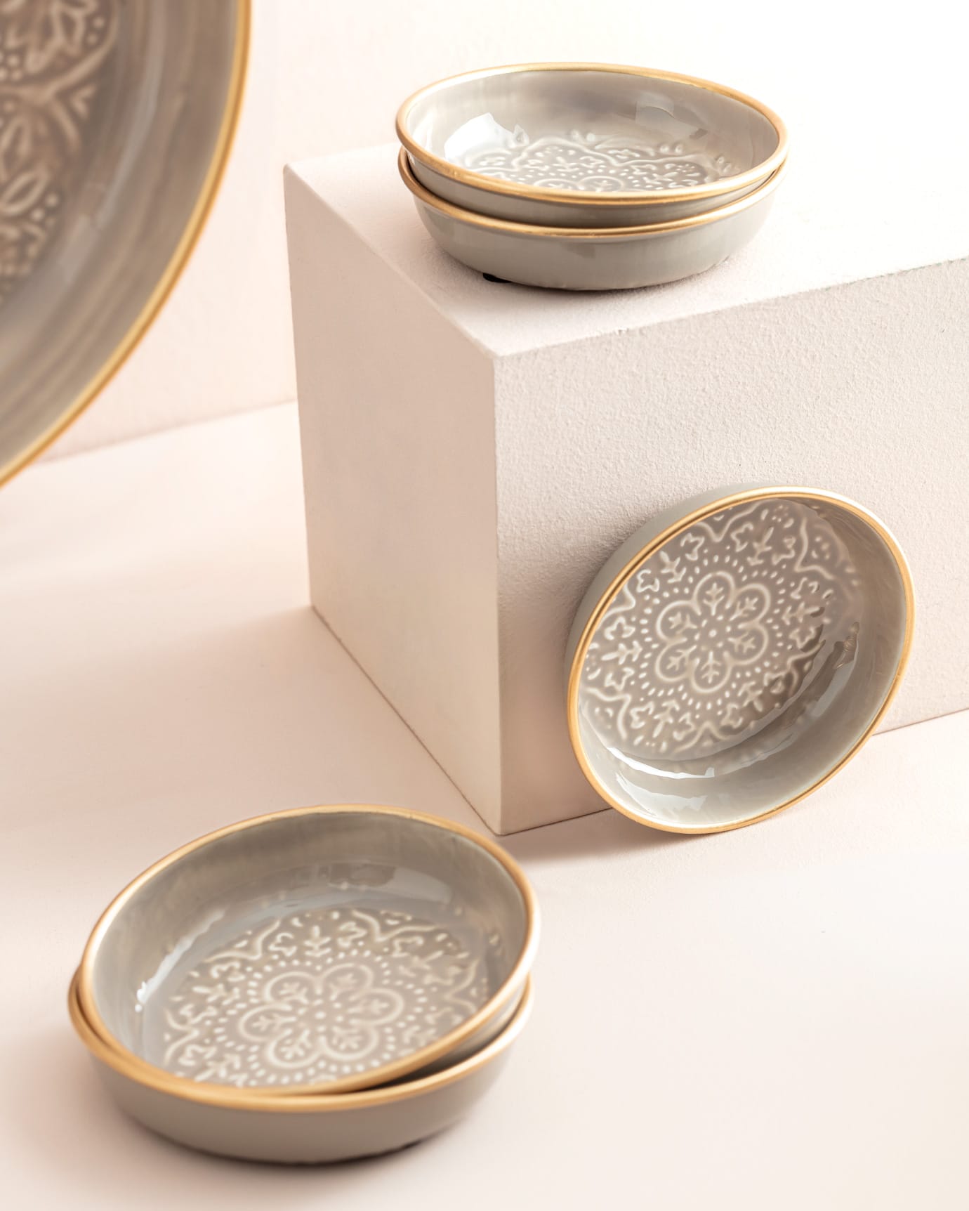 Sleek Metal 6-Piece Plate Set - Rosalie Grey Aesthetic