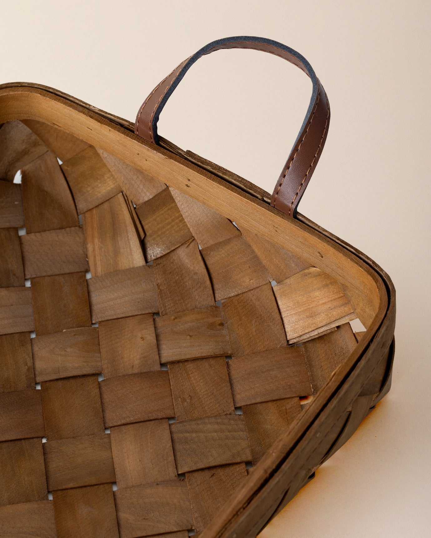 Elegant Handwoven Rattan Serving Tray - Natural Texture & Style