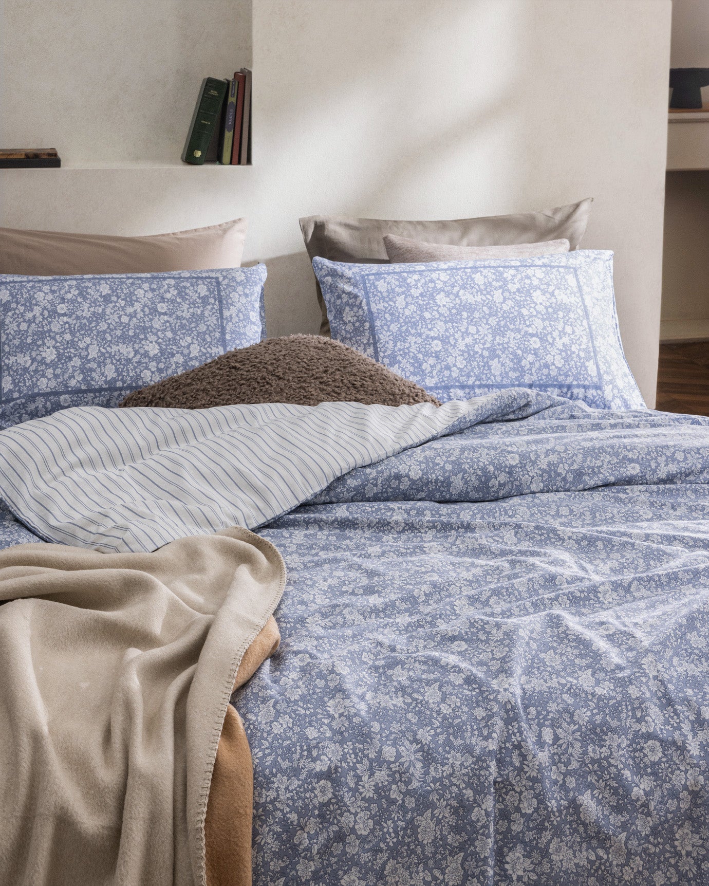 100% Cotton King Size Bedding Set - Fitted Sheet & Printed Design