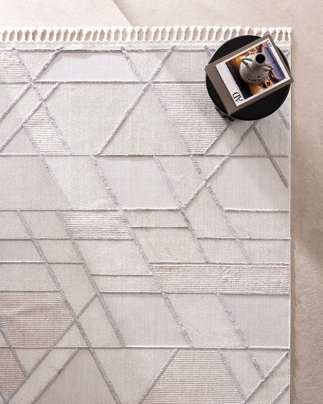 Luxurious Bone White Polyester Area Rug for Living Room or Bedroom