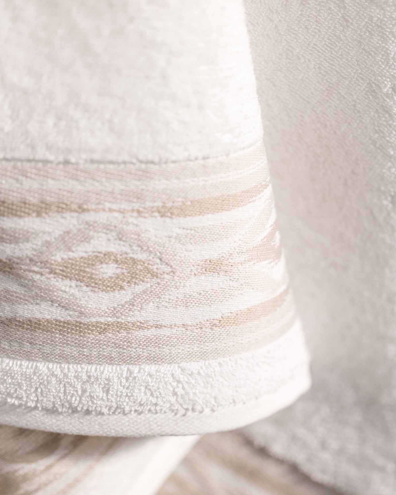 Plush Absorbent Bath Towel - Soft & Quick Dry Bathroom Essential