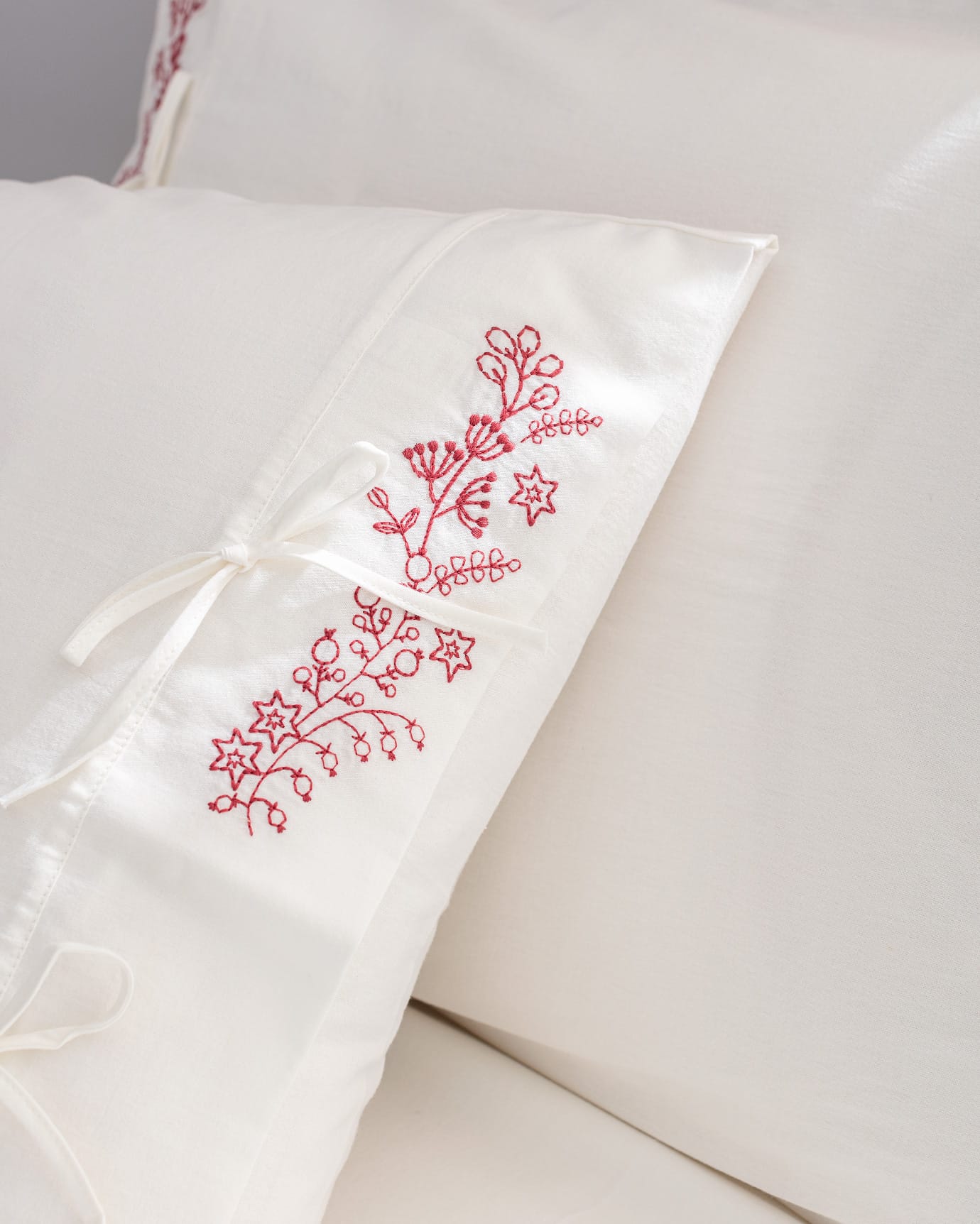 King Size 100% Cotton Tie-Closure Duvet Cover Set - Ecru Red Textured