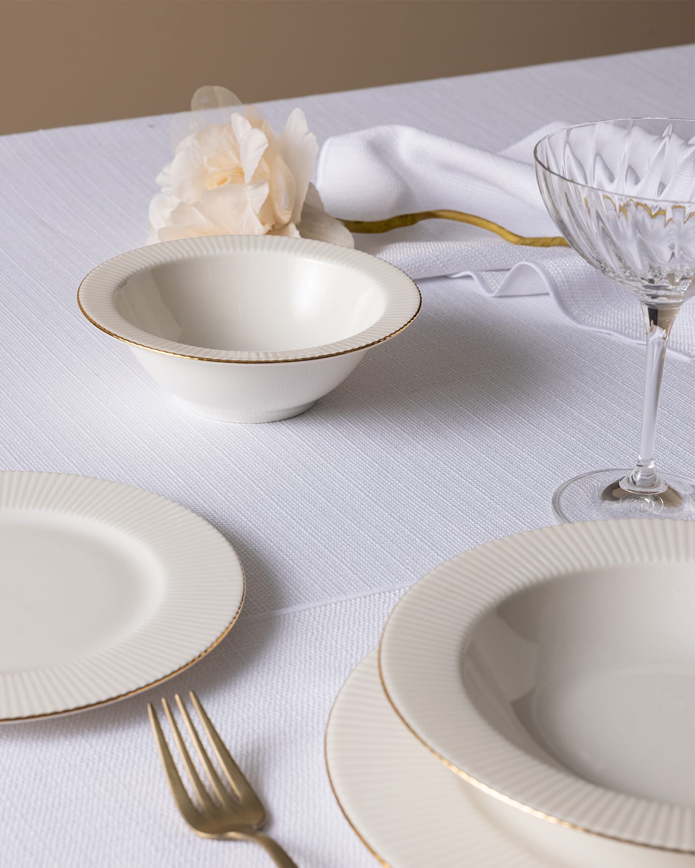 New Bone Porcelain 6-Person Dinner Set - Elegant Gold Trim