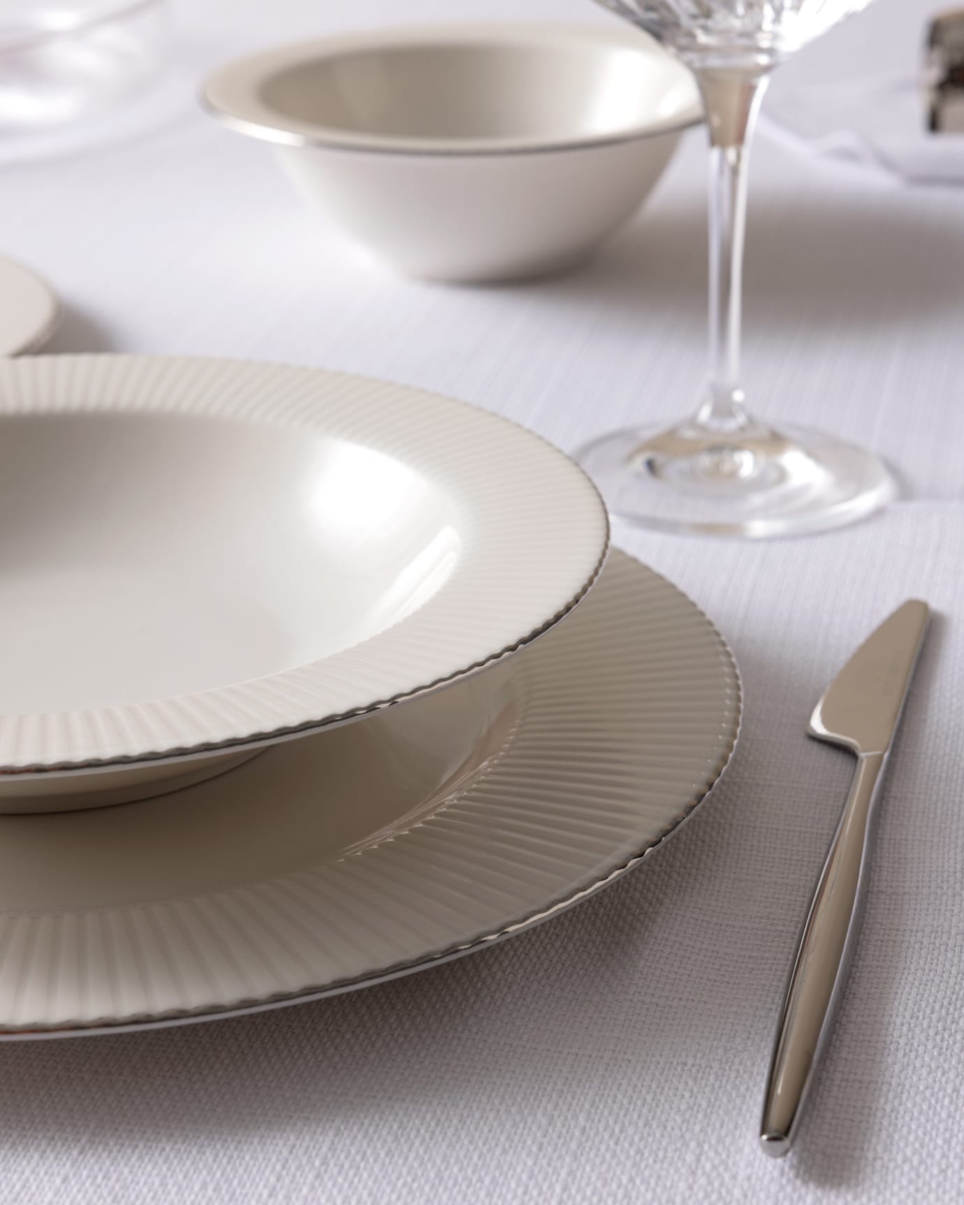 New Bone Porcelain 6-Person Dinner Set - Elegant White & Silver