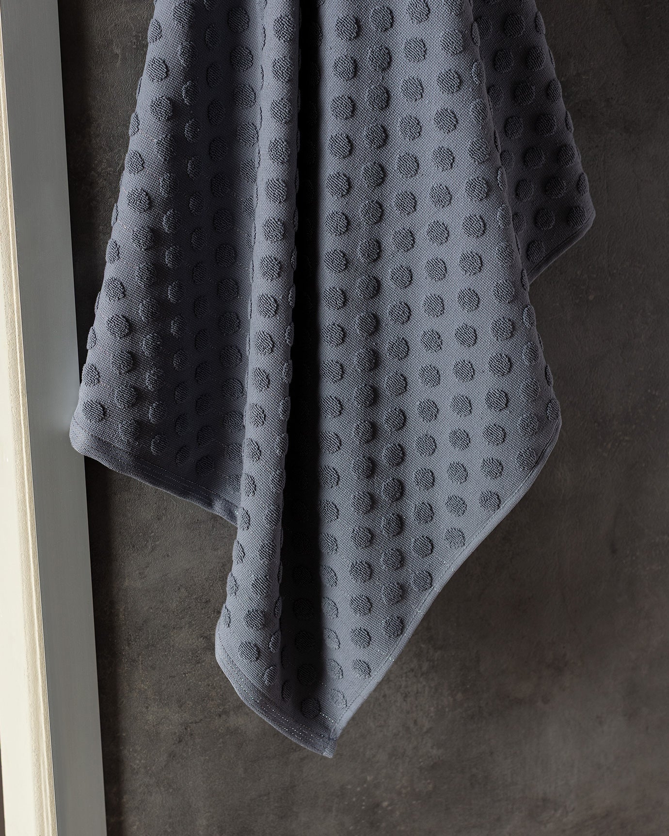 100% Cotton Bath Towel - Ultra Soft & Absorbent