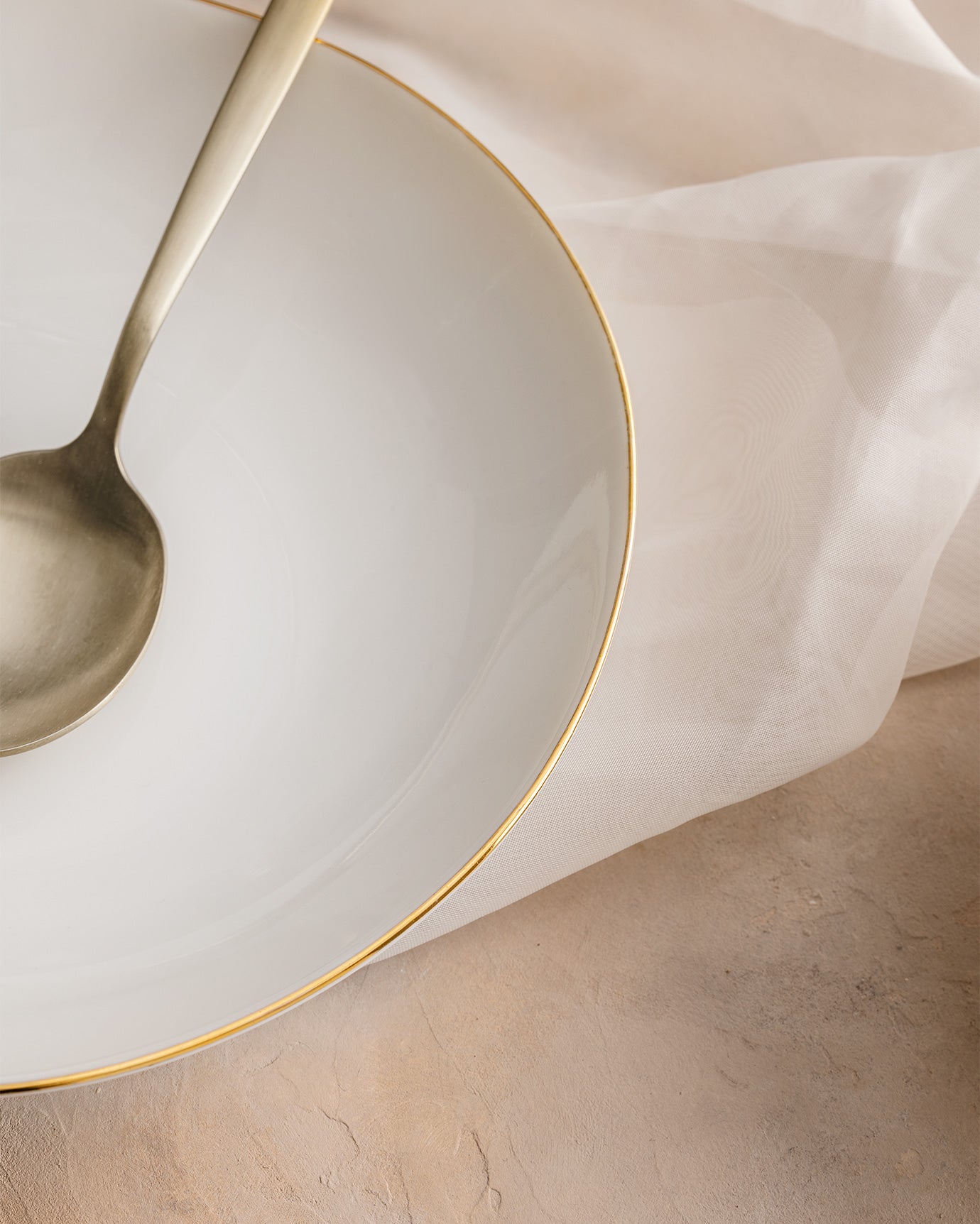 Bormio 24-Piece White and Gold Dinnerware Set for 6 People
