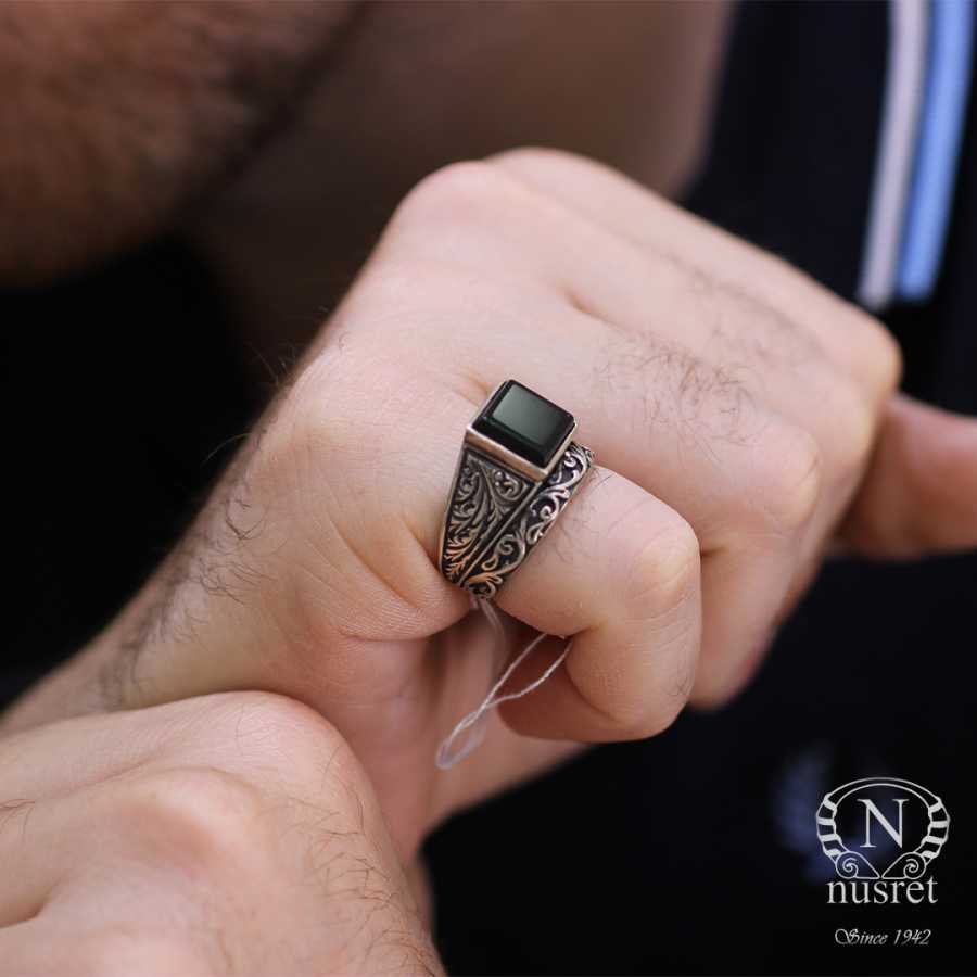 925 Sterling Silver Men's Ring with Square Onyx & Vine Pattern