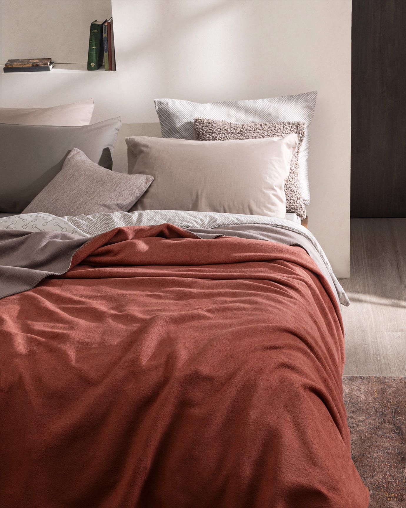 Luxurious Jacquard Cotton Blend Single Blanket - Soft & Stylish Comfort