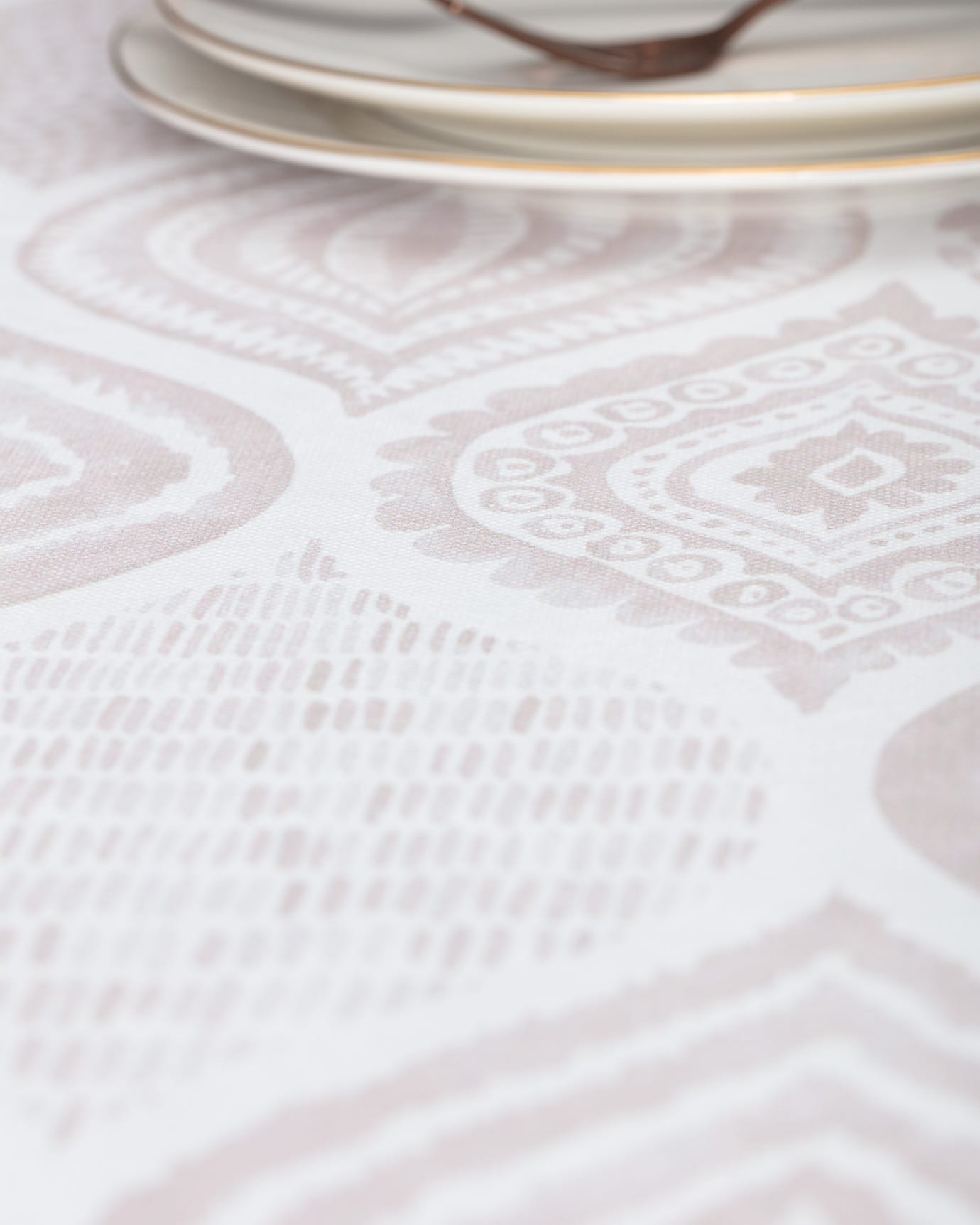 Premium Polyester Tablecloth - Durable & Stylish Home Decor