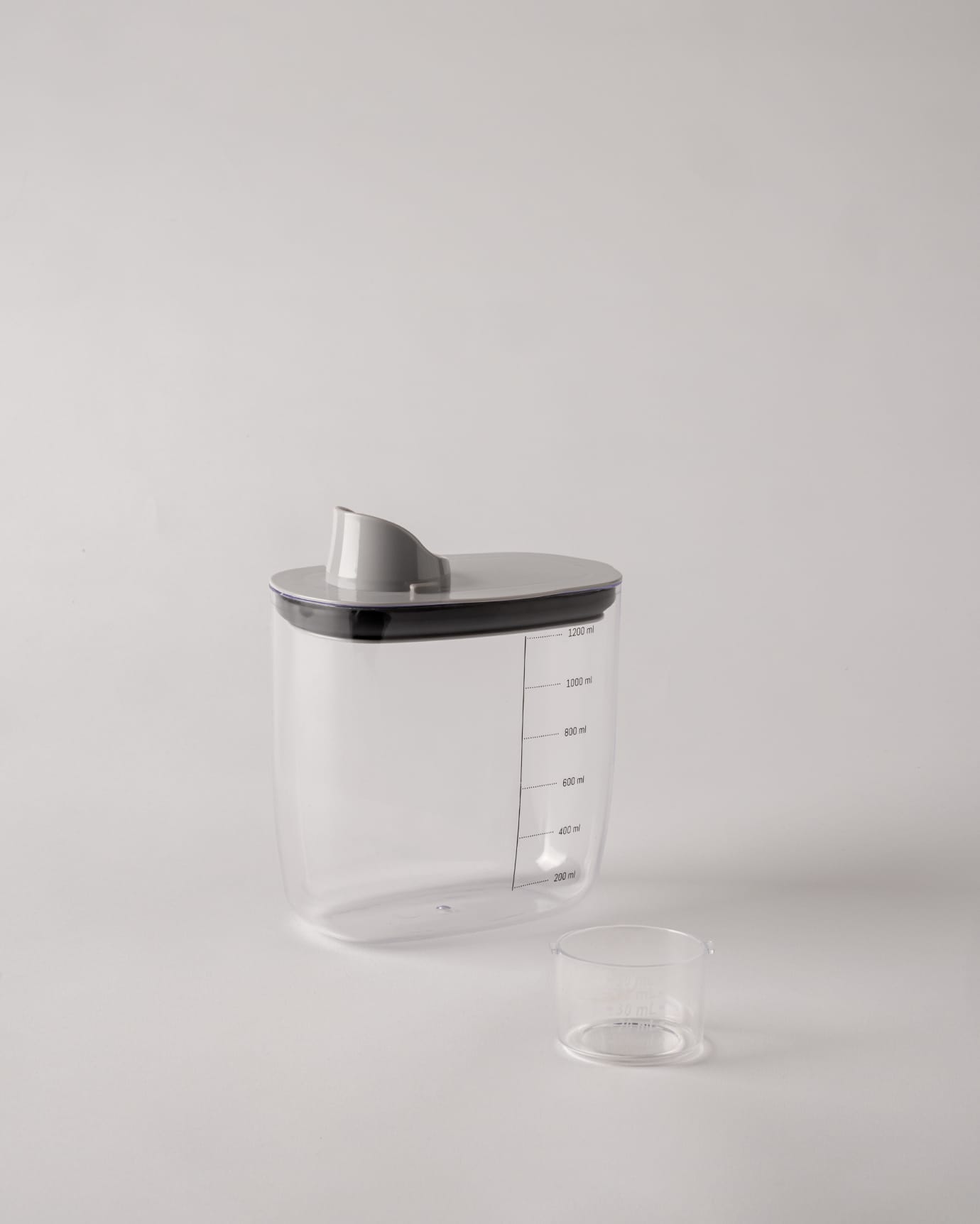 Měkký šedý potravinový úložný box s víkem - 1300 ml organizér do kuchyňské spíže