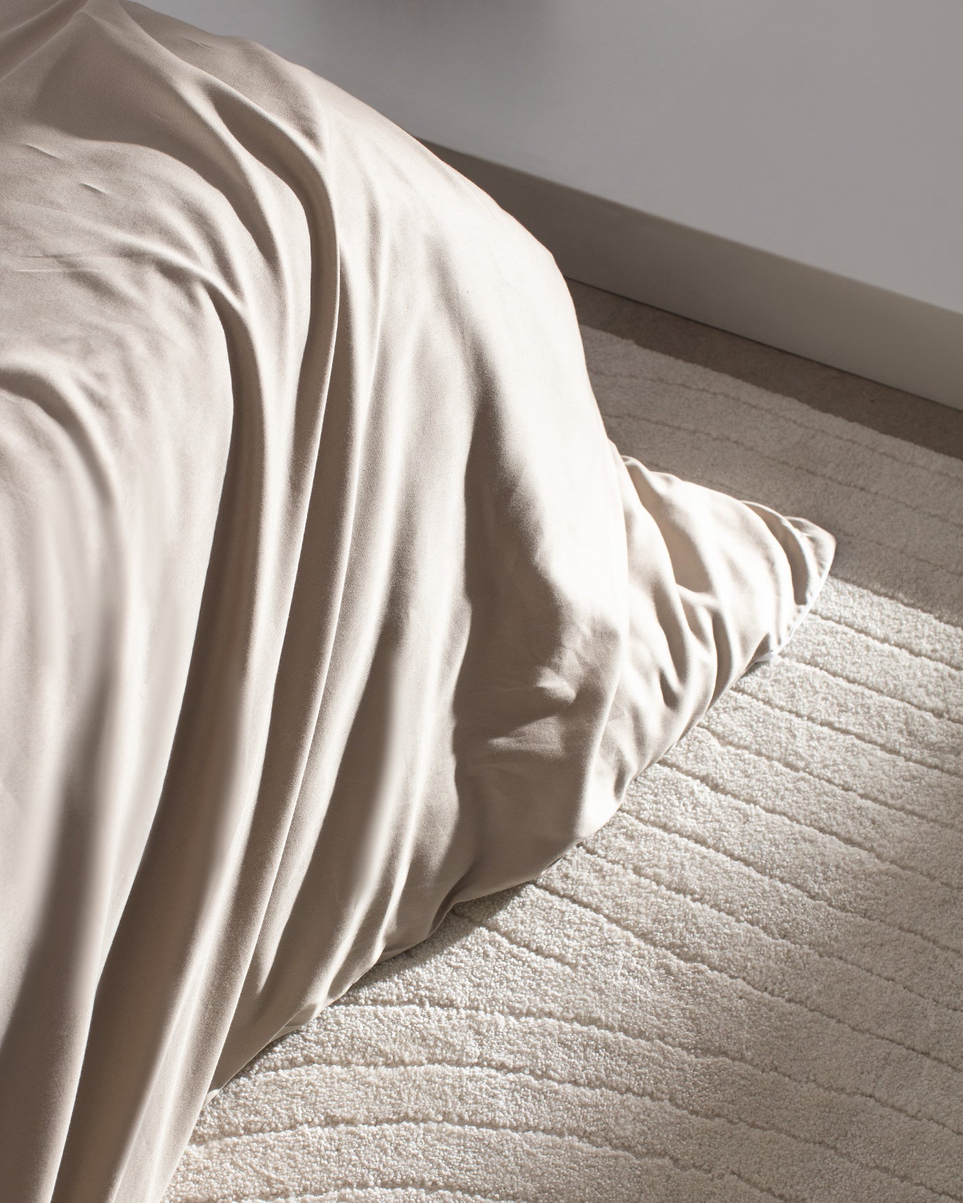 Verne King Size 100% Cotton Sateen Printed Piped Duvet Cover Set - Beige/White