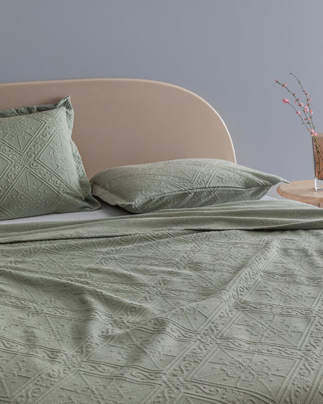 100% Cotton King Size Bedspread - Soft & Breathable Bed Cover
