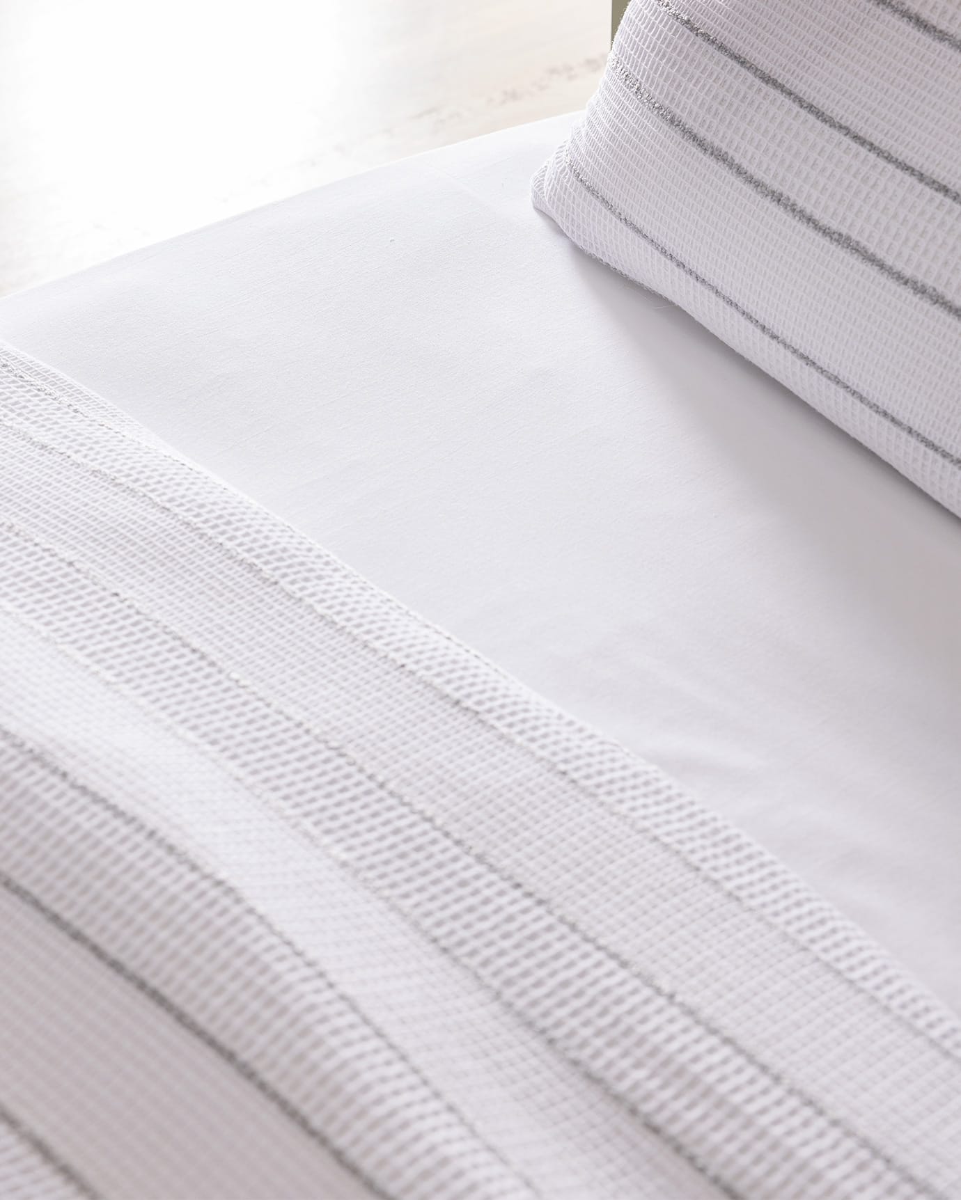 100% Cotton Double Duvet Cover Set - Soft & Breathable Weave