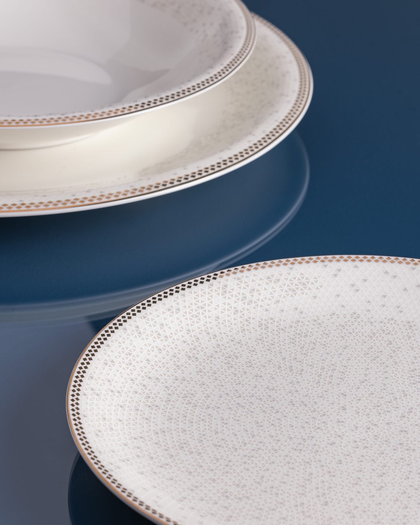 Fine Bone Porcelain 6-Person Dinner Set - Classic White Elegance