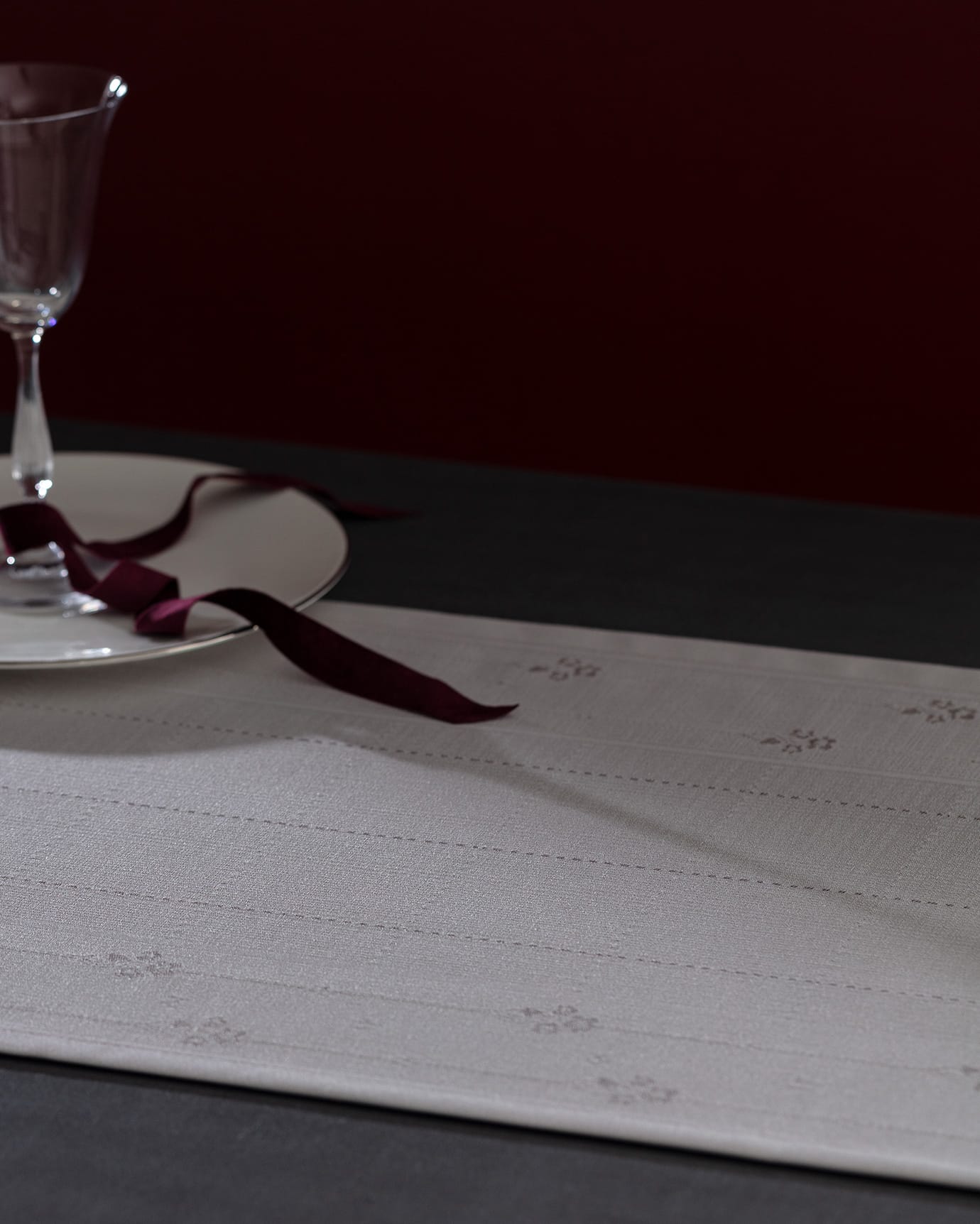 Premium Polyester Table Runner - Modern Dining & Effortless Style
