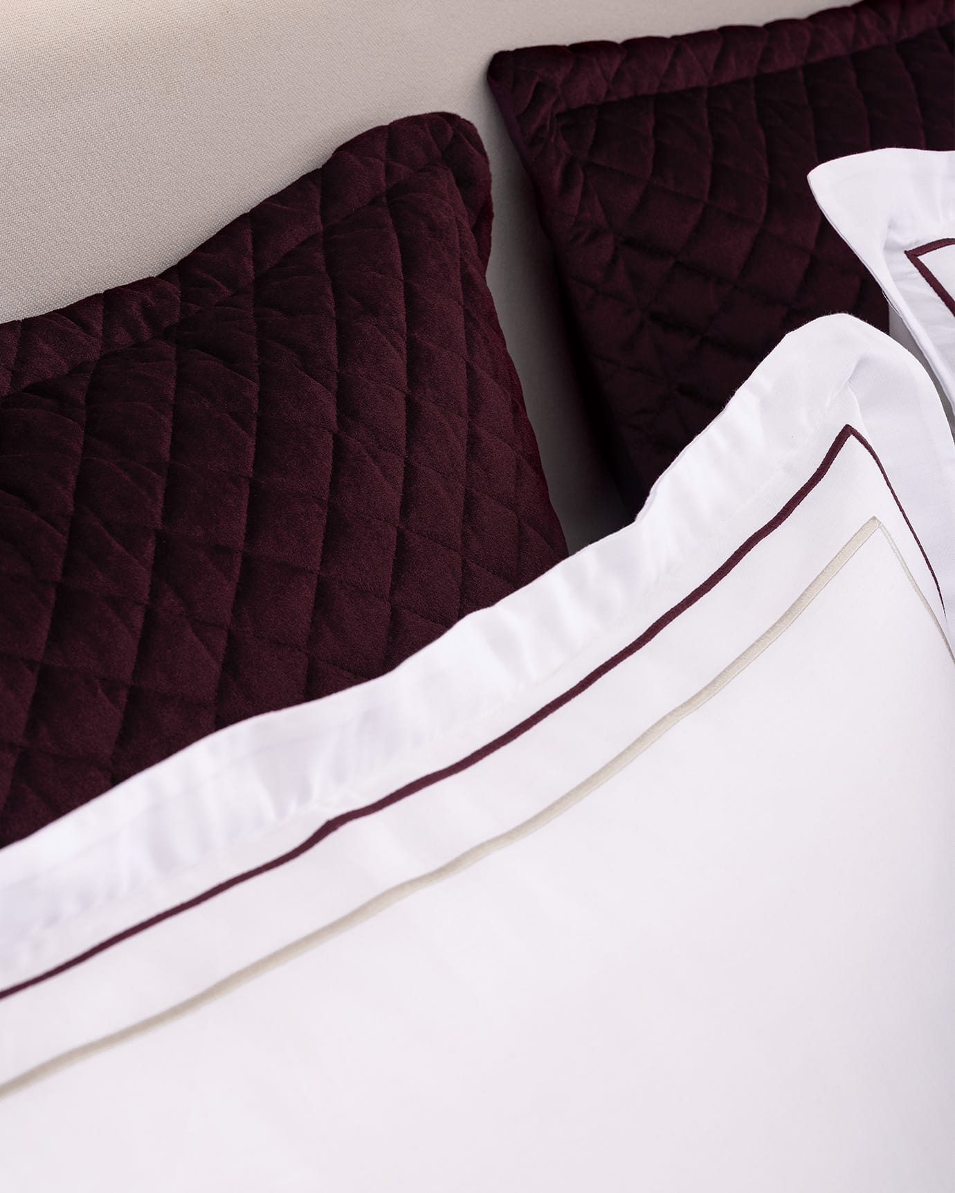 Elegant 11-Piece Royal Dinnerware Set, Burgundy