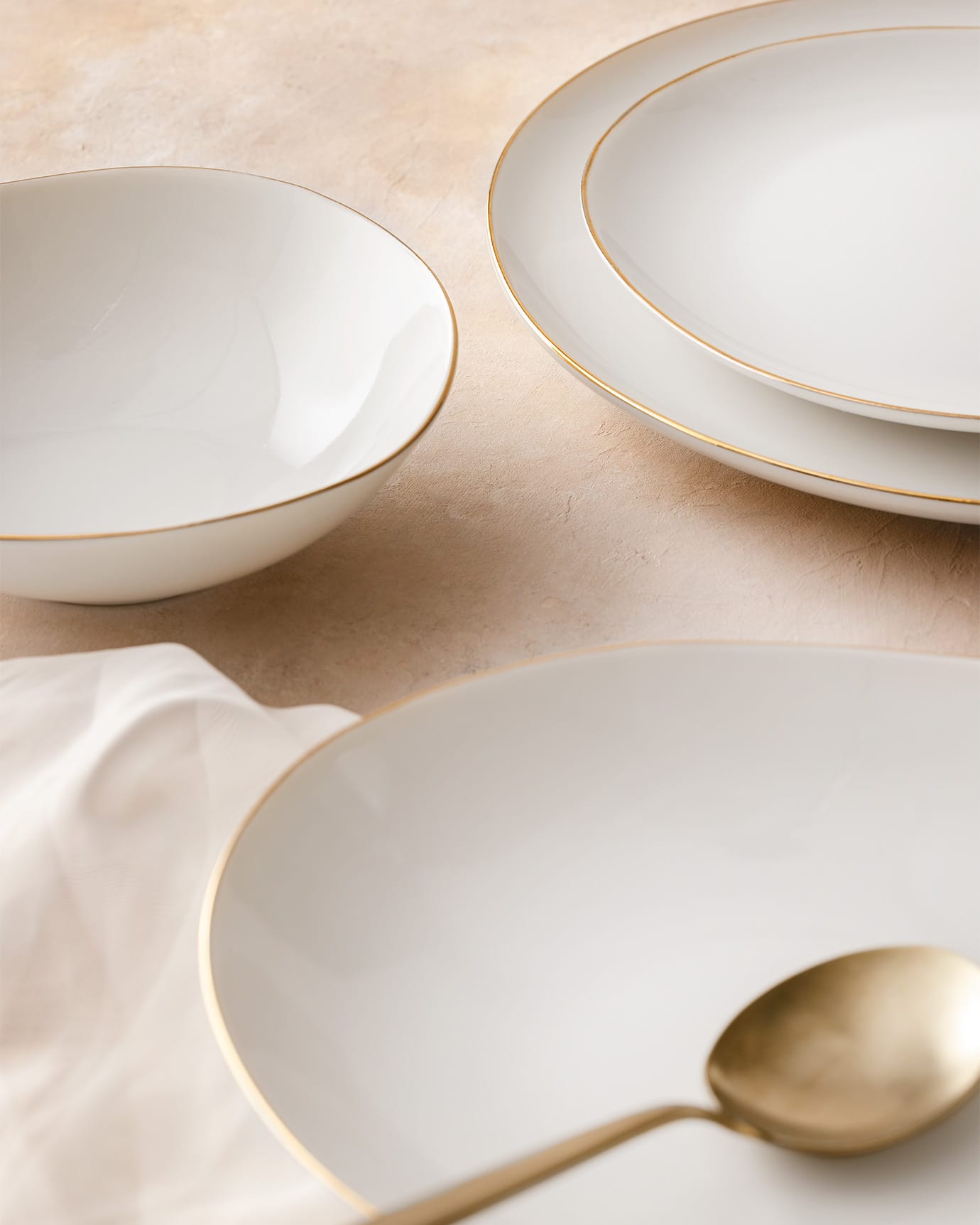 Bormio 24-Piece White and Gold Dinnerware Set for 6 People