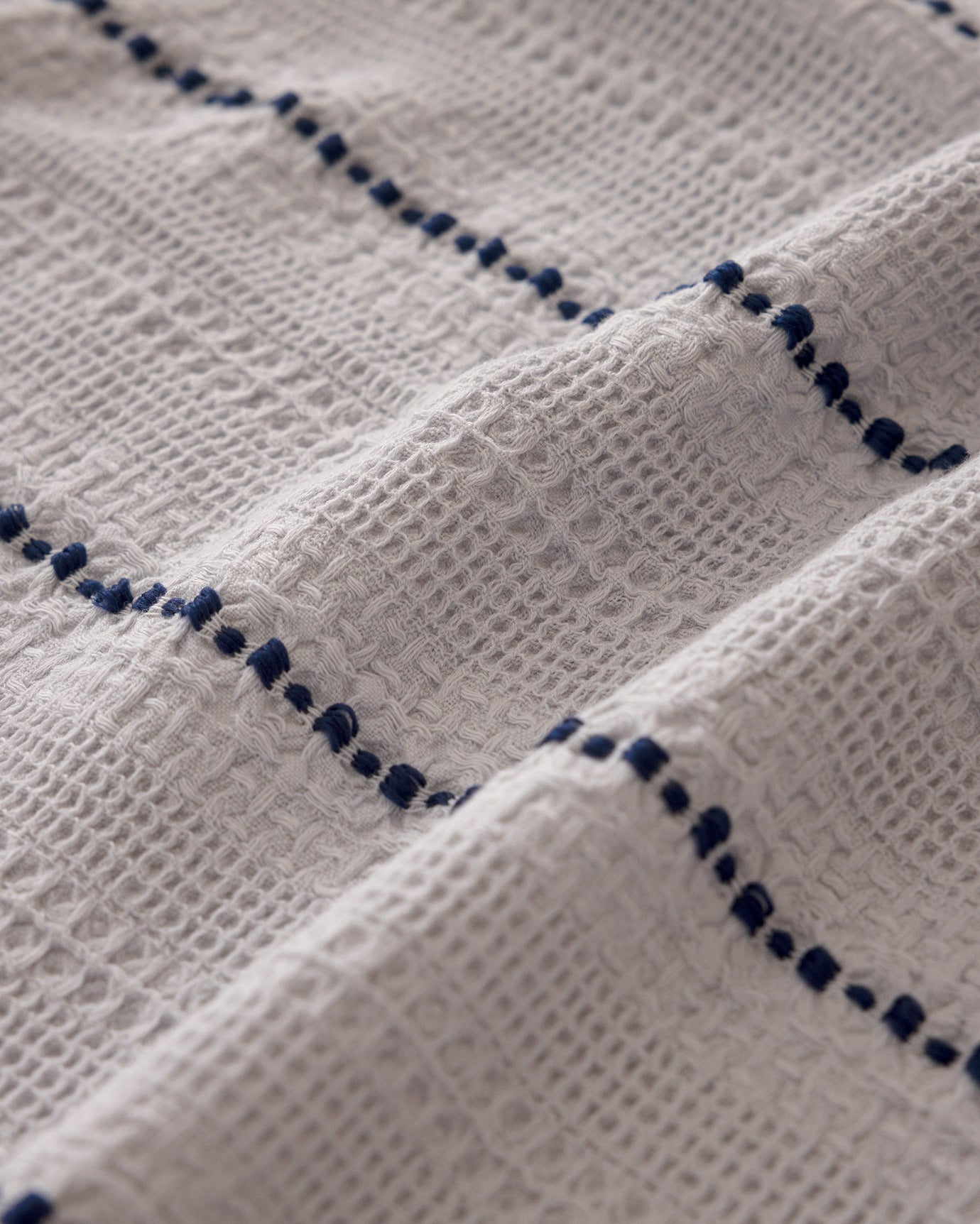 Soft Cotton Blend Double Bedspread - Luxury Envelope Design