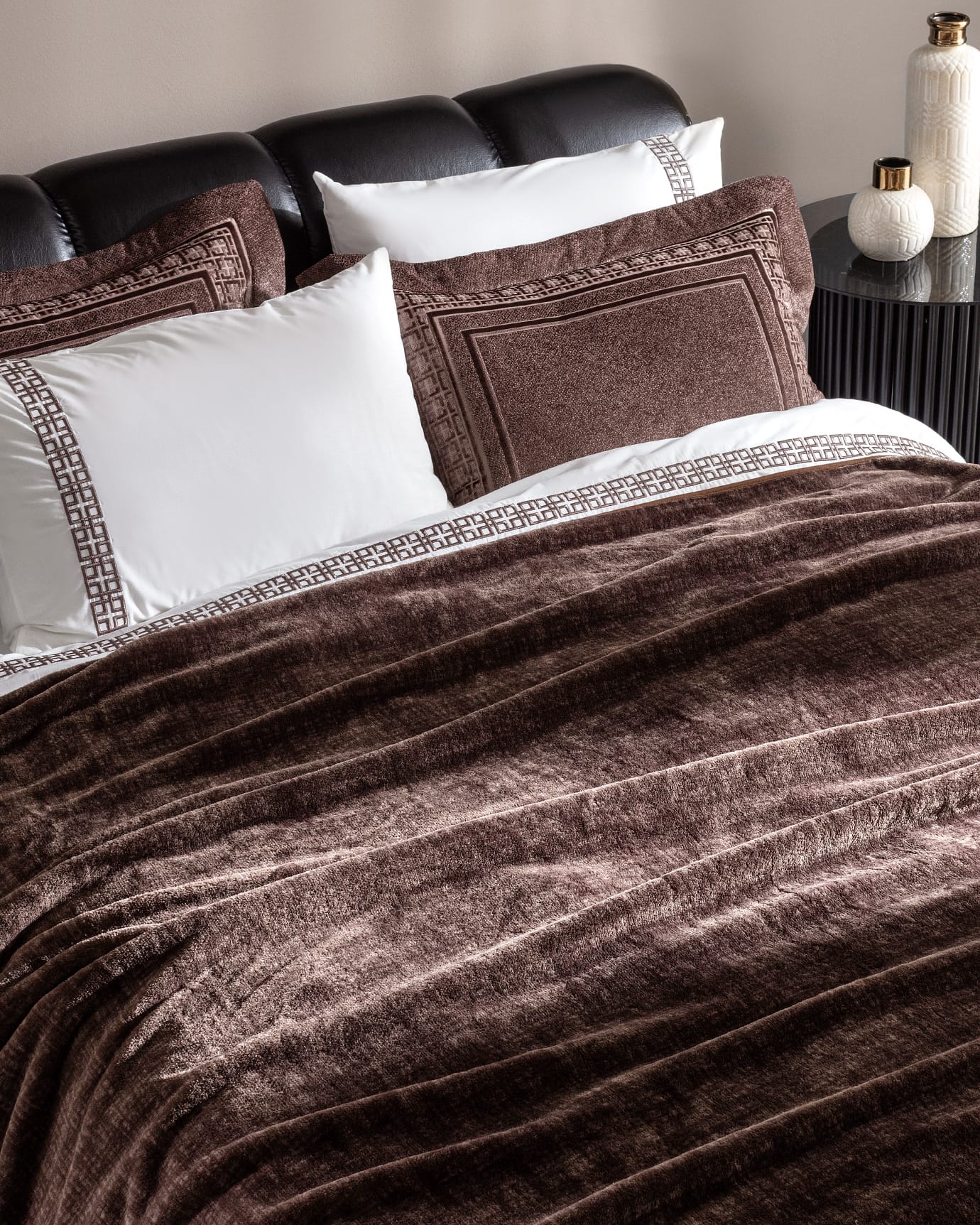 Espelette 8-Piece Full/Queen Luxury Bedding Set
