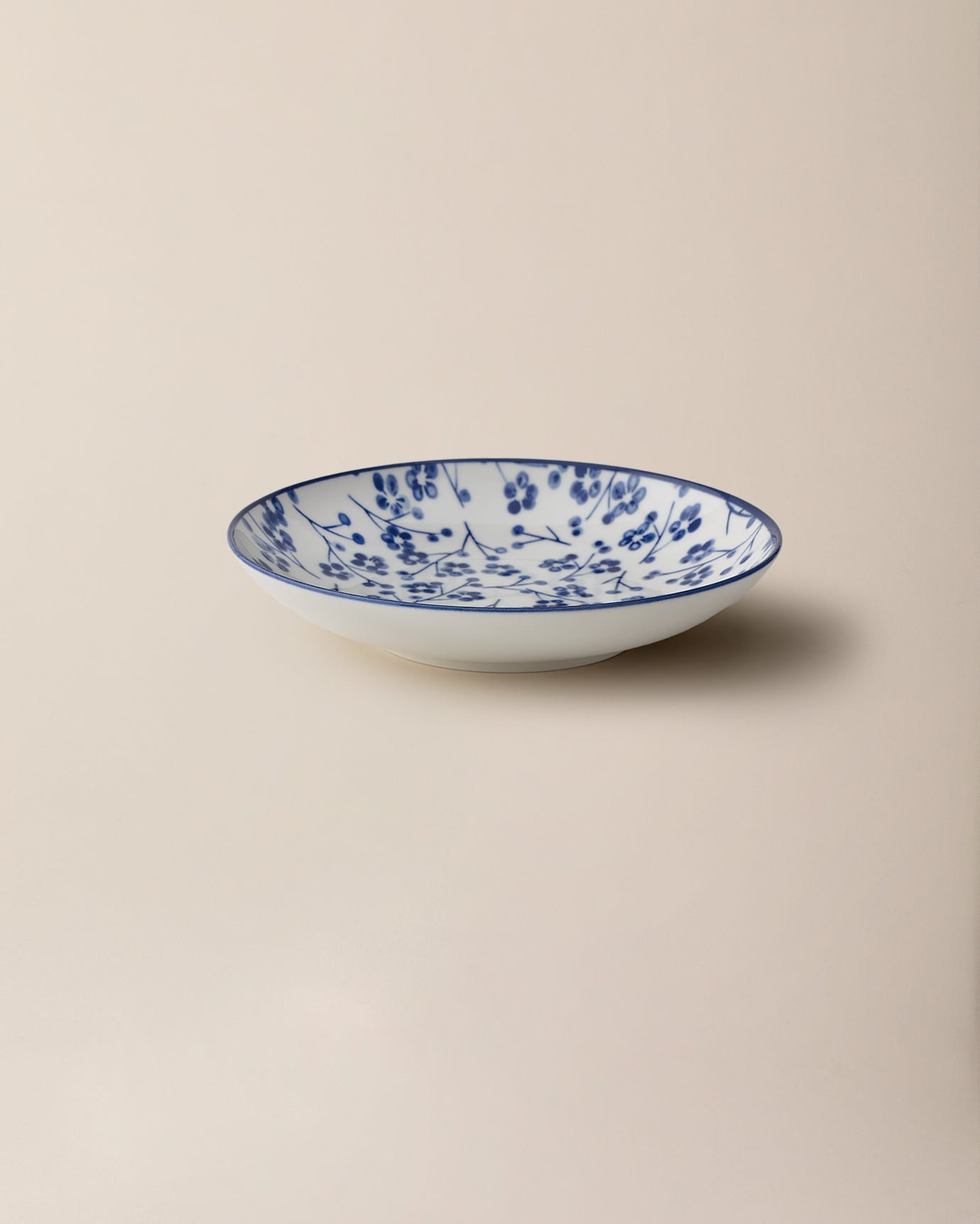 Nuevo Plato de Porcelana Bone China - Diseño de Ángel Azul Soñador